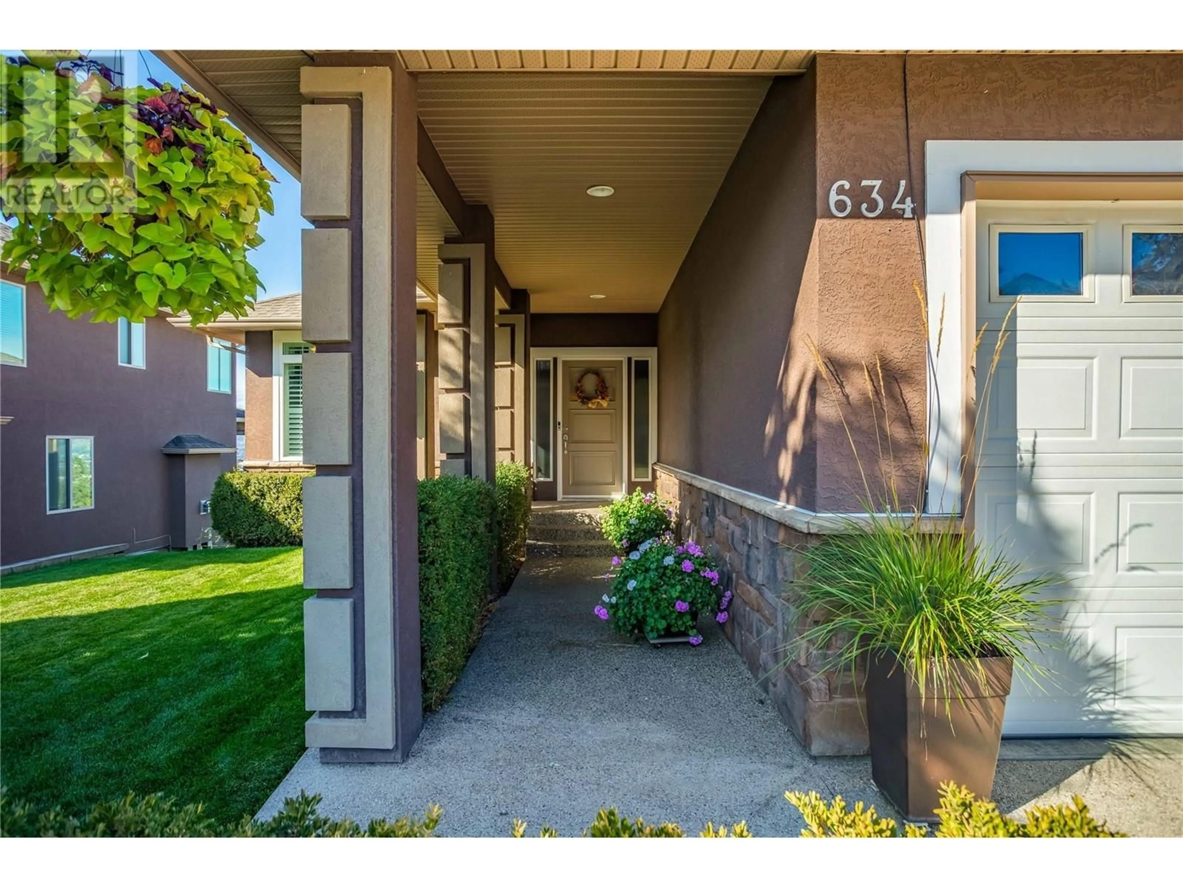 Indoor entryway for 634 Benmore Place, Kelowna British Columbia V1W4Z4