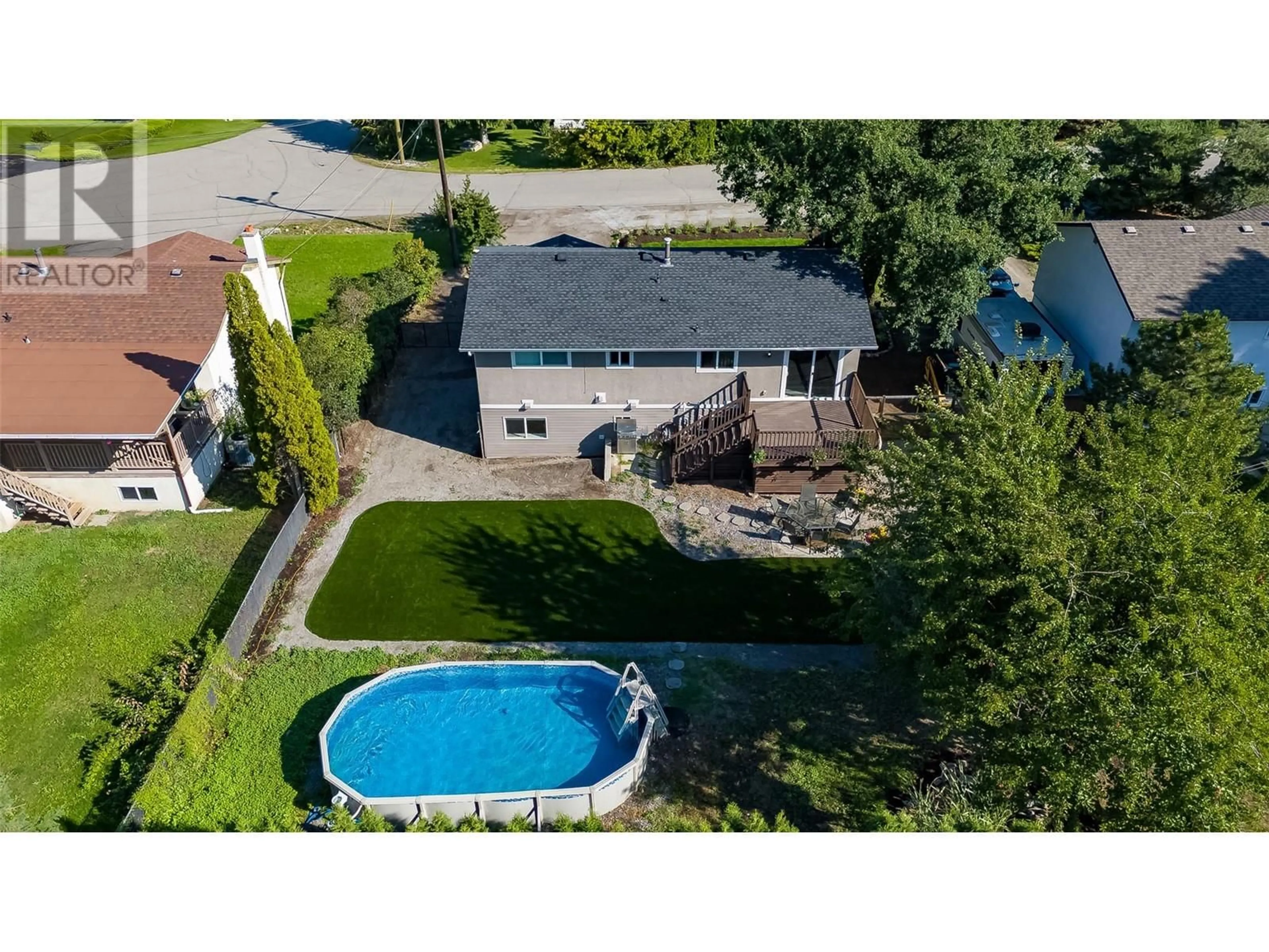 A pic from outside/outdoor area/front of a property/back of a property/a pic from drone, water/lake/river/ocean view for 4741 PARKDALE CRESCENT, Kelowna British Columbia V1X6T4