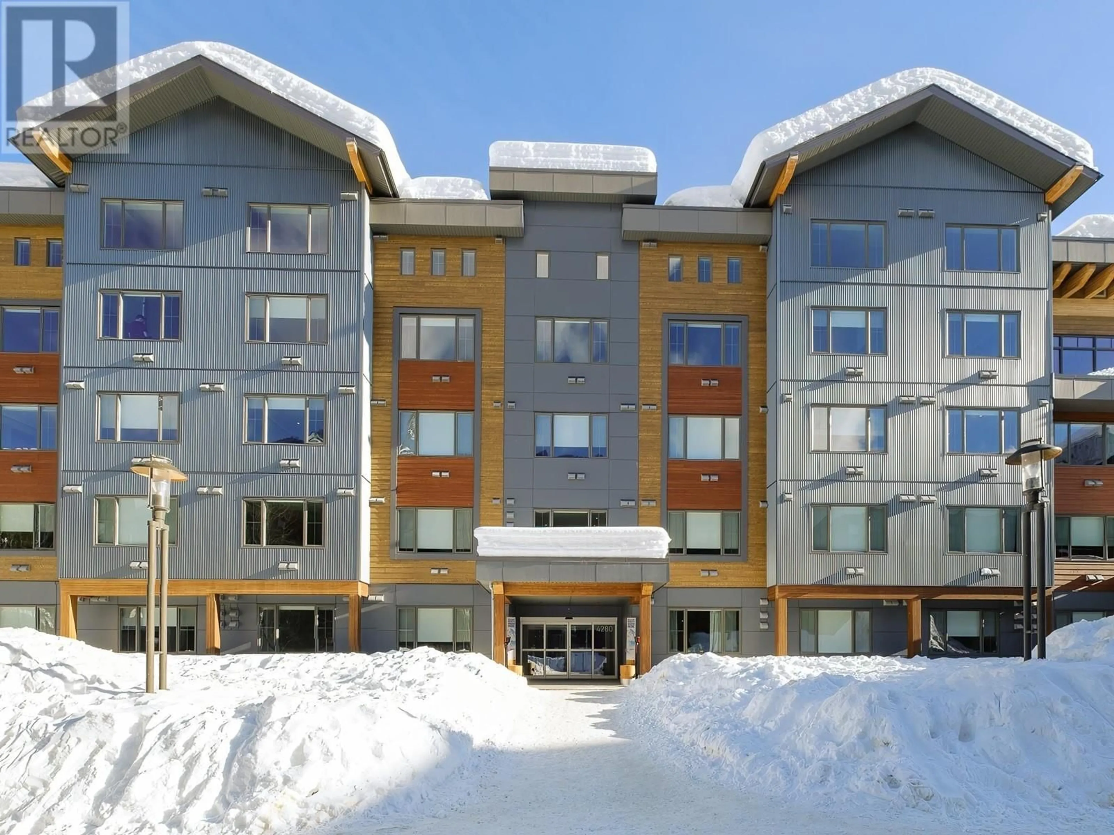 Indoor foyer for 4280 Red Mountain Road Unit# 311, Rossland British Columbia V0G1Y0