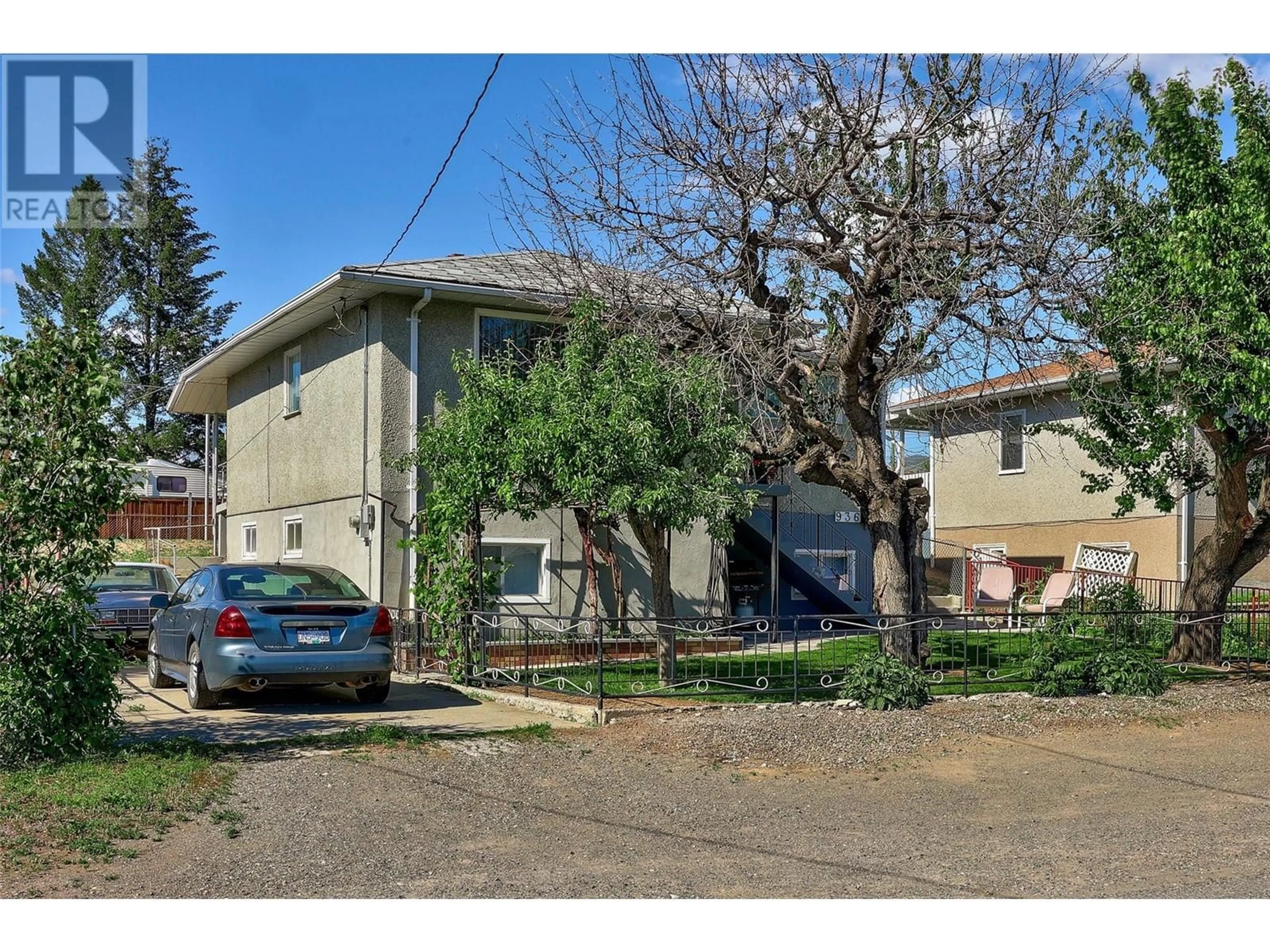 A pic from outside/outdoor area/front of a property/back of a property/a pic from drone, street for 936 SURREY Avenue, Kamloops British Columbia V2B1P9