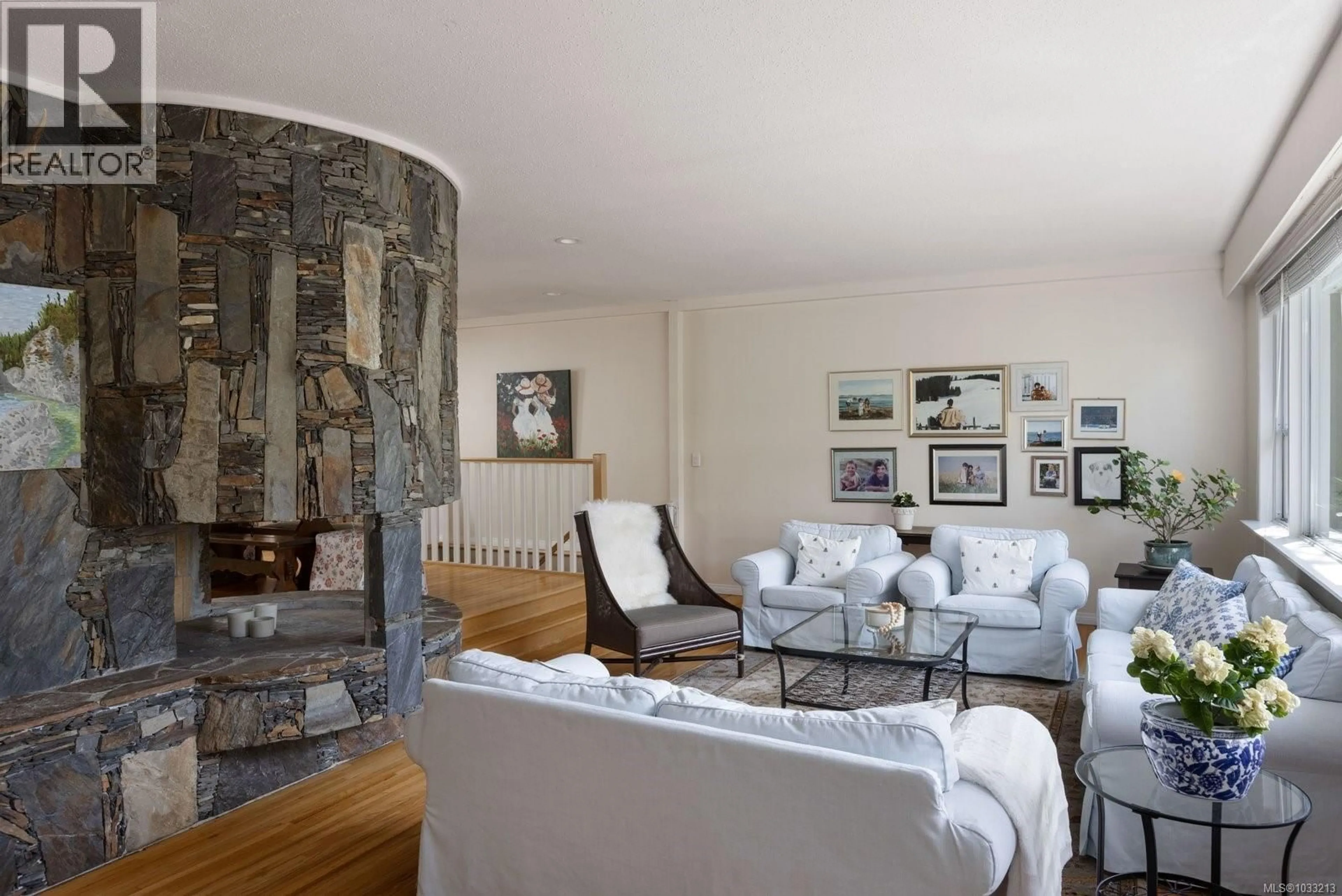 Living room with furniture, unknown for 2264 ALDEANE AVENUE, Colwood British Columbia V9B2C7