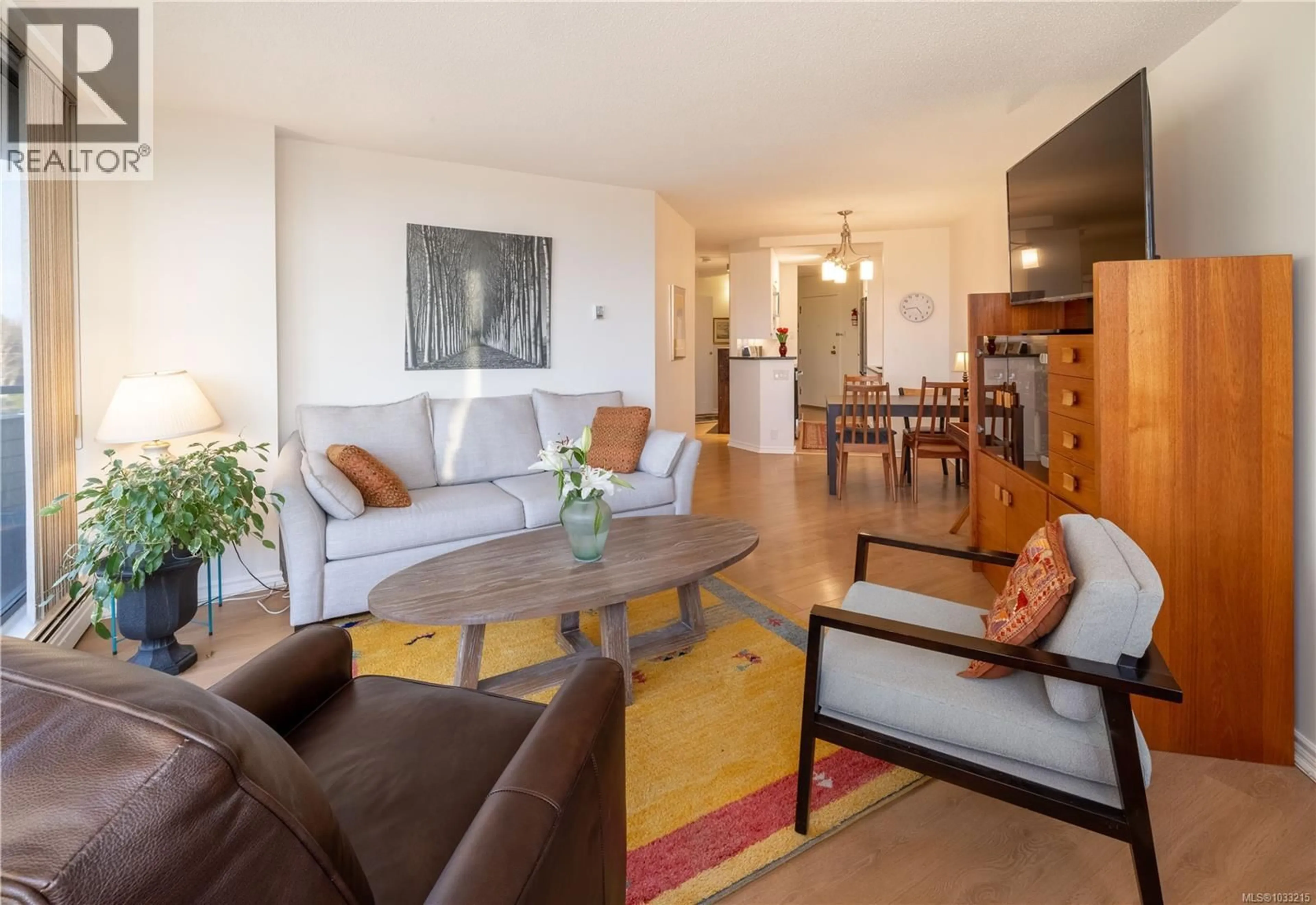 Living room with furniture, unknown for 705 - 620 TORONTO STREET, Victoria British Columbia V8V1P7