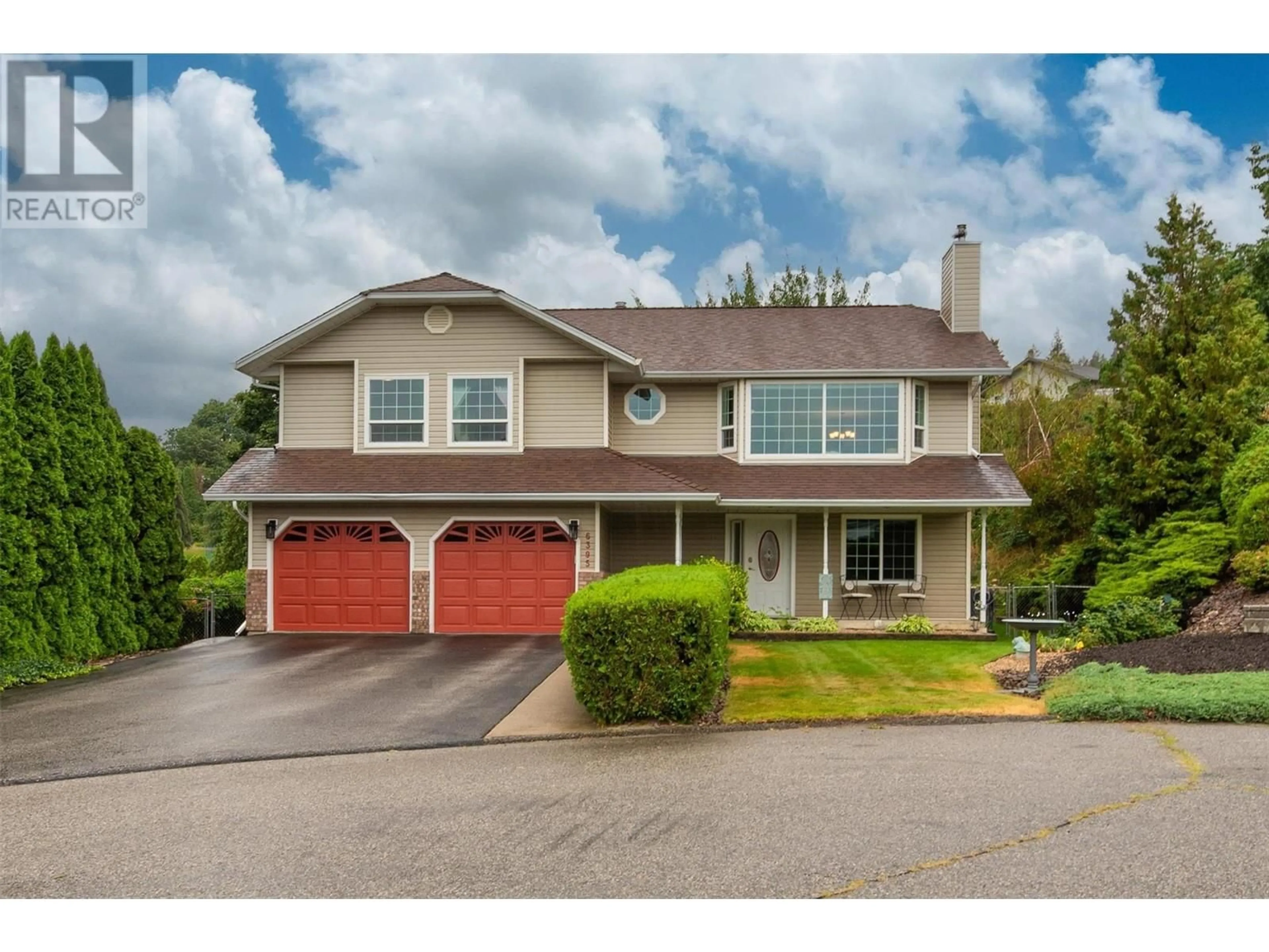 Home with vinyl exterior material, street for 6395 Newton Court, Summerland British Columbia V0H1Z7