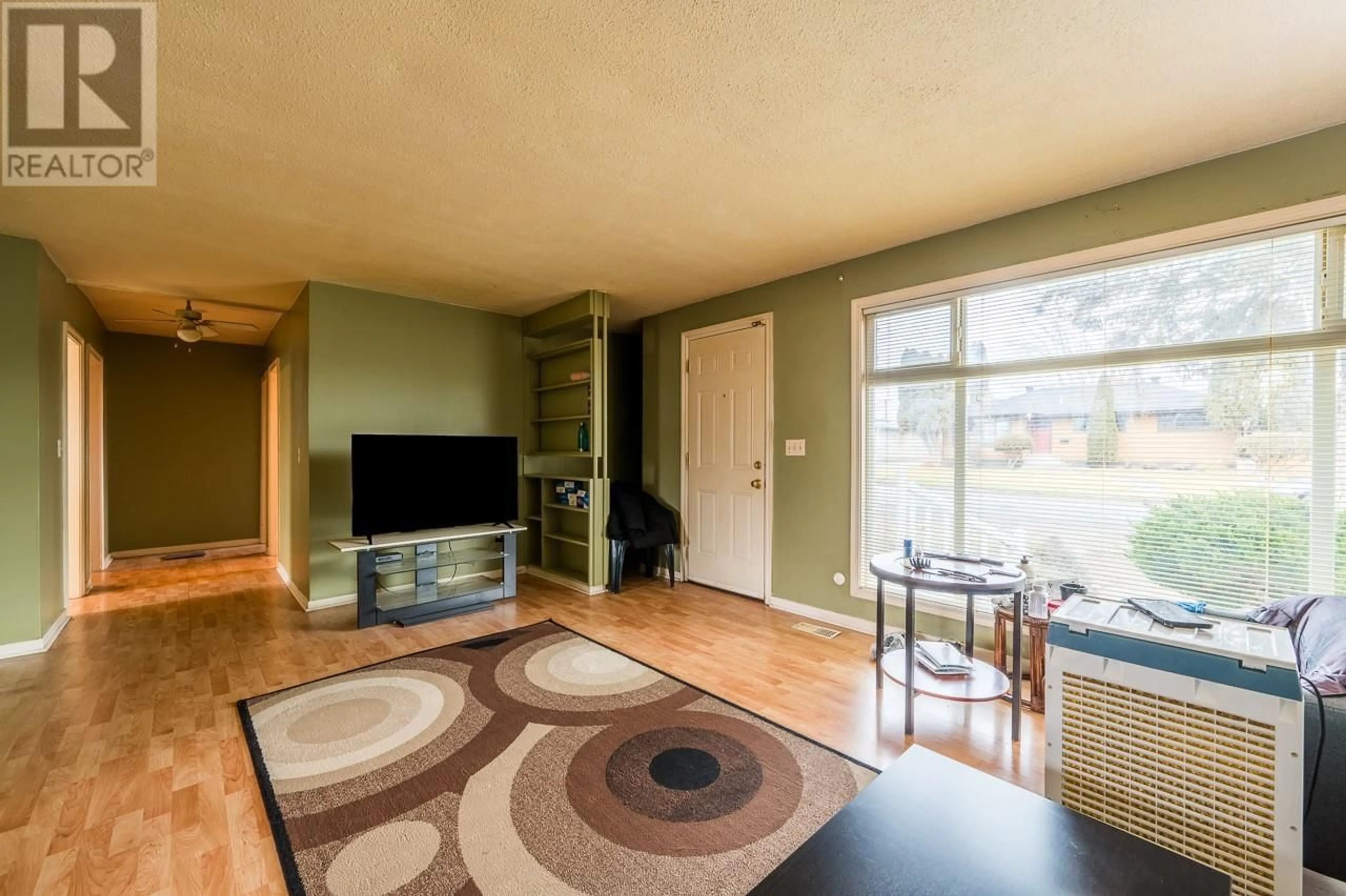 Living room with furniture, wood/laminate floor for 417 Mulberry Avenue, Kamloops British Columbia V2B2R3