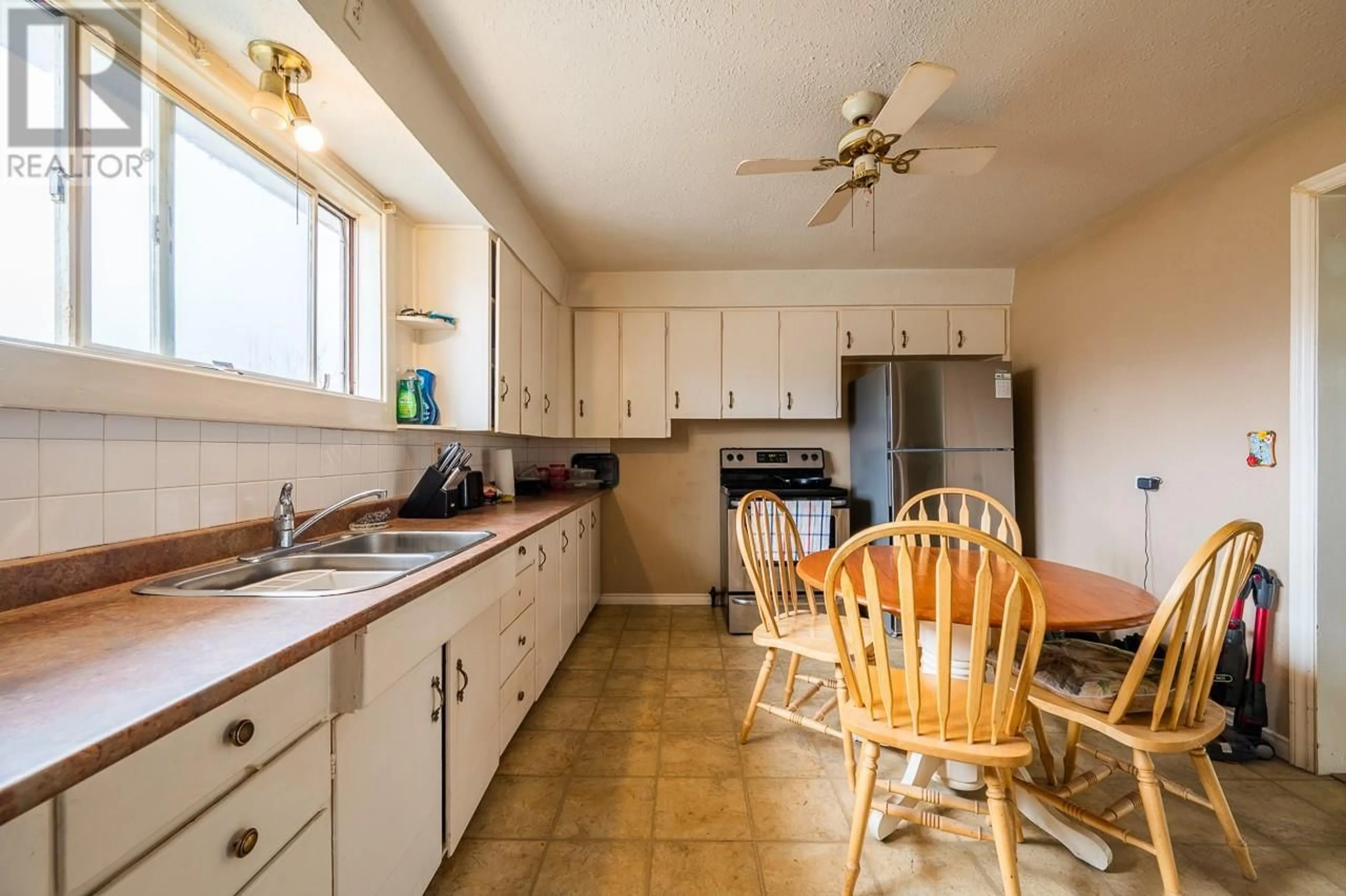 Standard kitchen, unknown for 417 Mulberry Avenue, Kamloops British Columbia V2B2R3