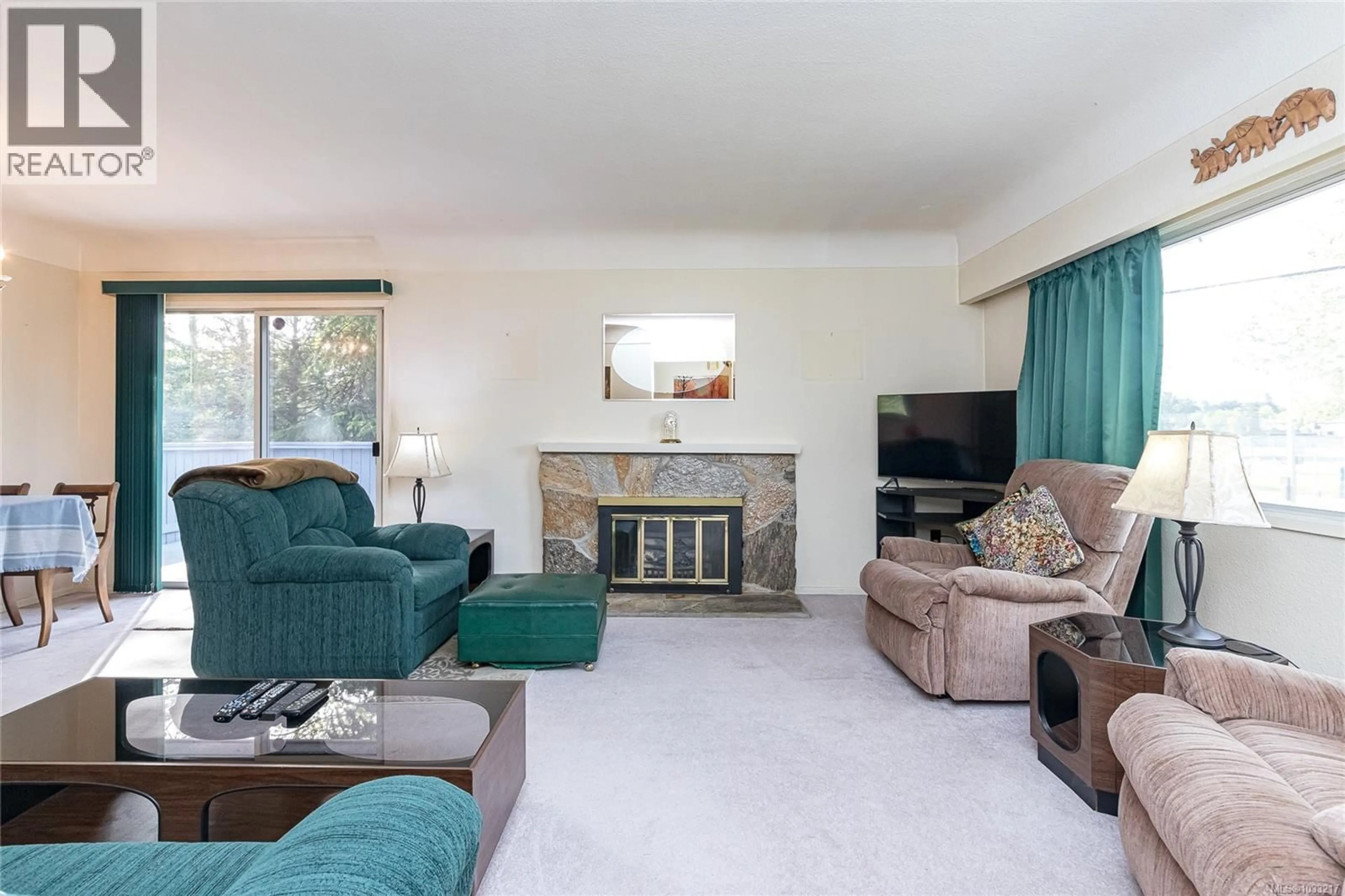 Living room with furniture, unknown for 14 KINGHAM PLACE, View Royal British Columbia V9B1L7