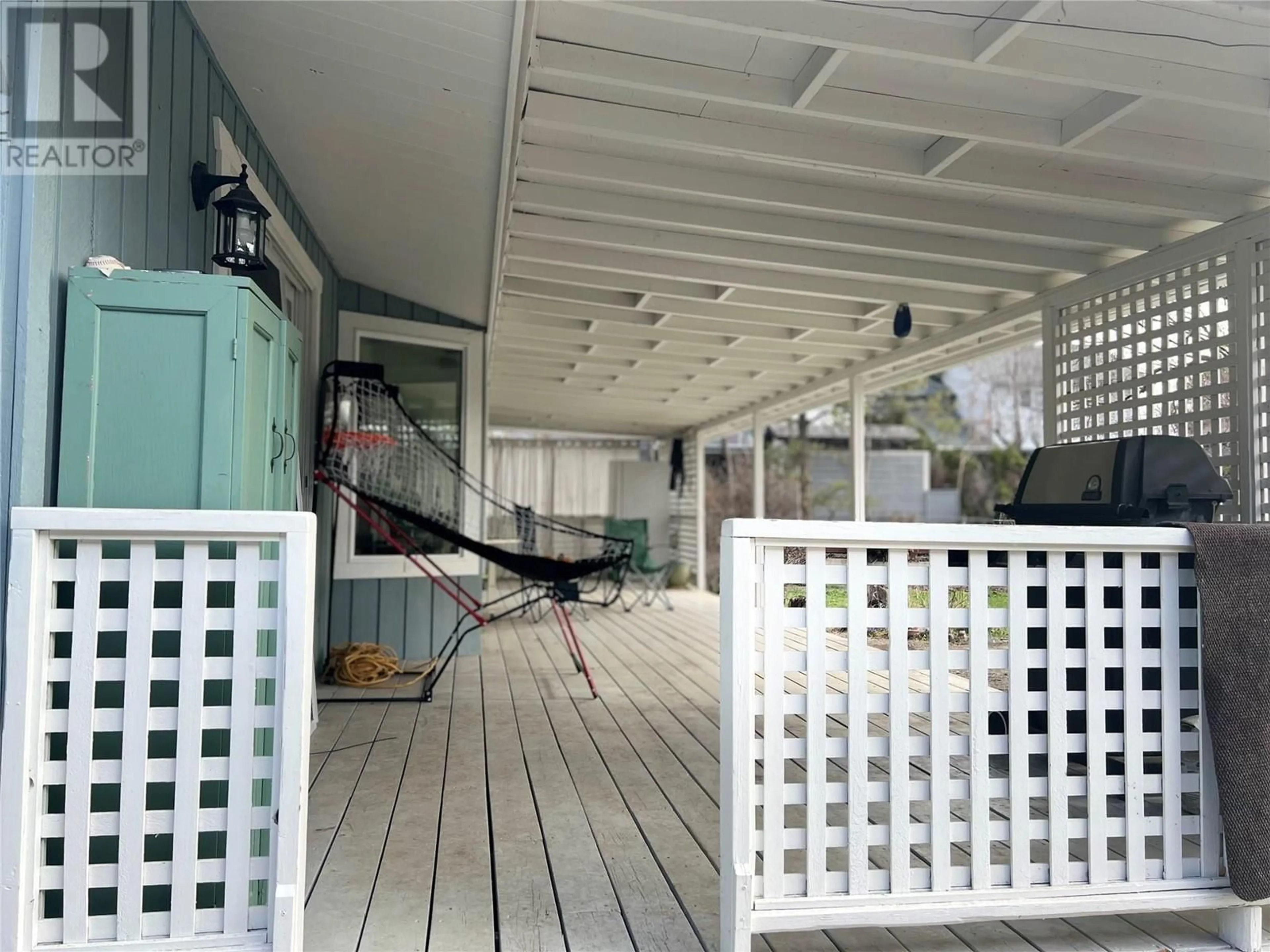 Patio, street for 157 CARIBOO ROAD, Kelowna British Columbia V1V2E4