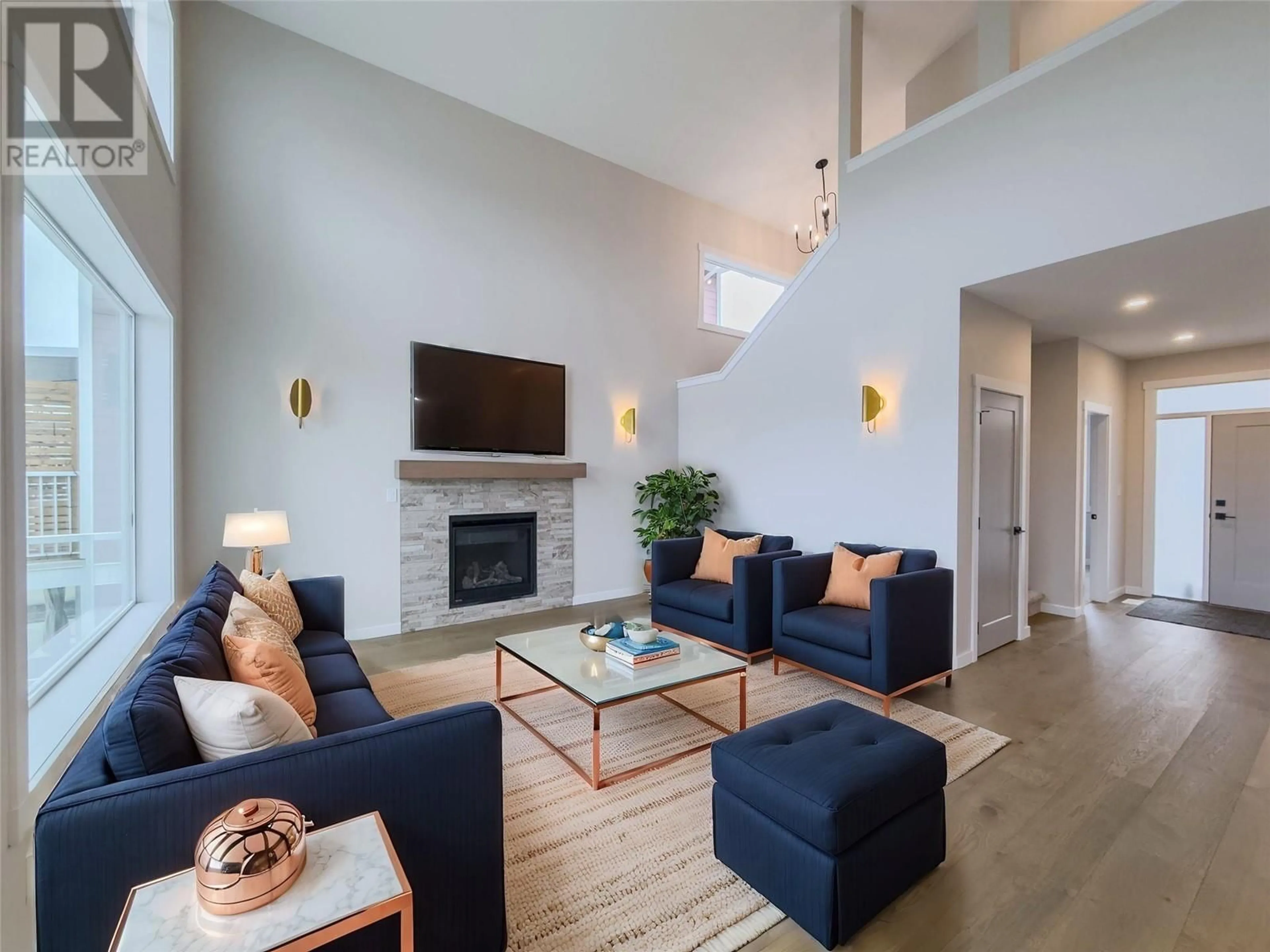 Living room with furniture, unknown for 1571 EMERALD DRIVE, Kamloops British Columbia V2E0C4