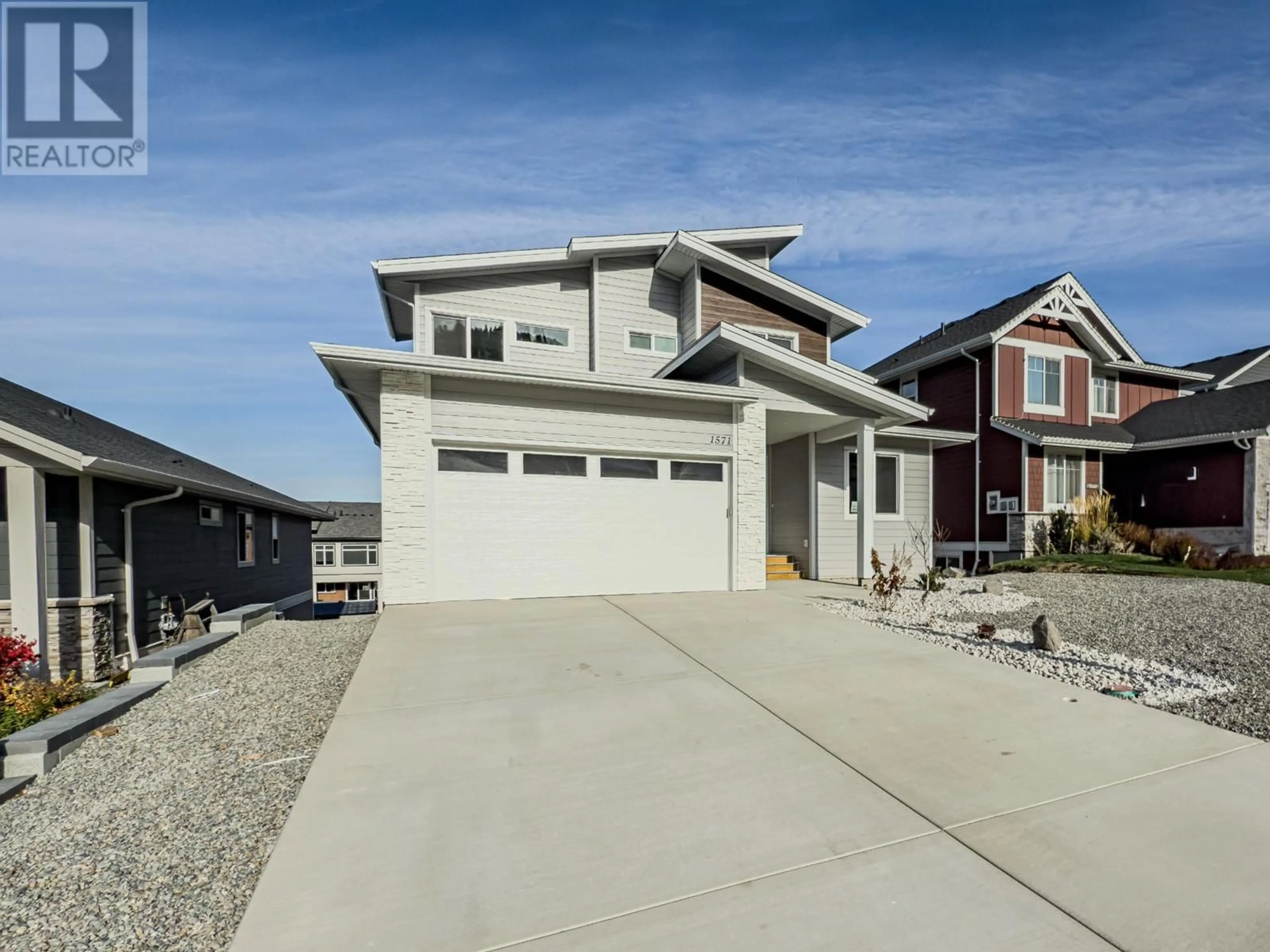 Home with vinyl exterior material, street for 1571 EMERALD Drive, Kamloops British Columbia V2E0C4