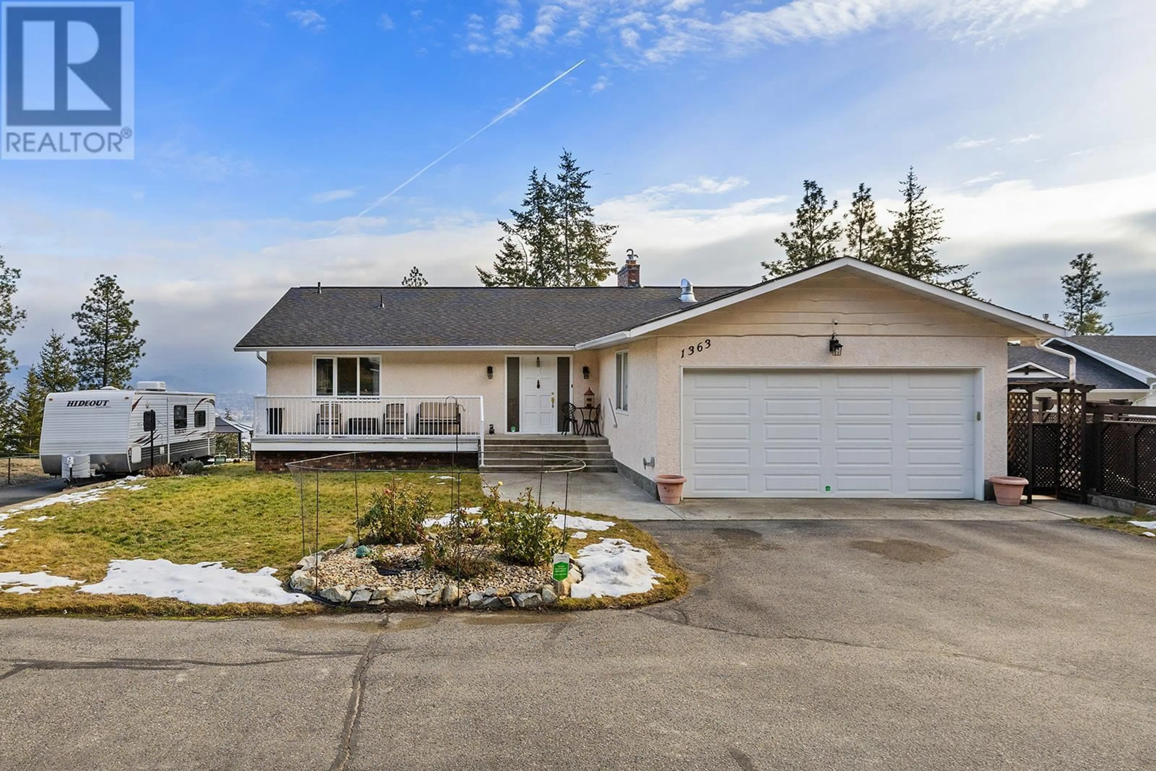 Home with vinyl exterior material, unknown for 1363 Parkinson Road, West Kelowna British Columbia V1Z3M6