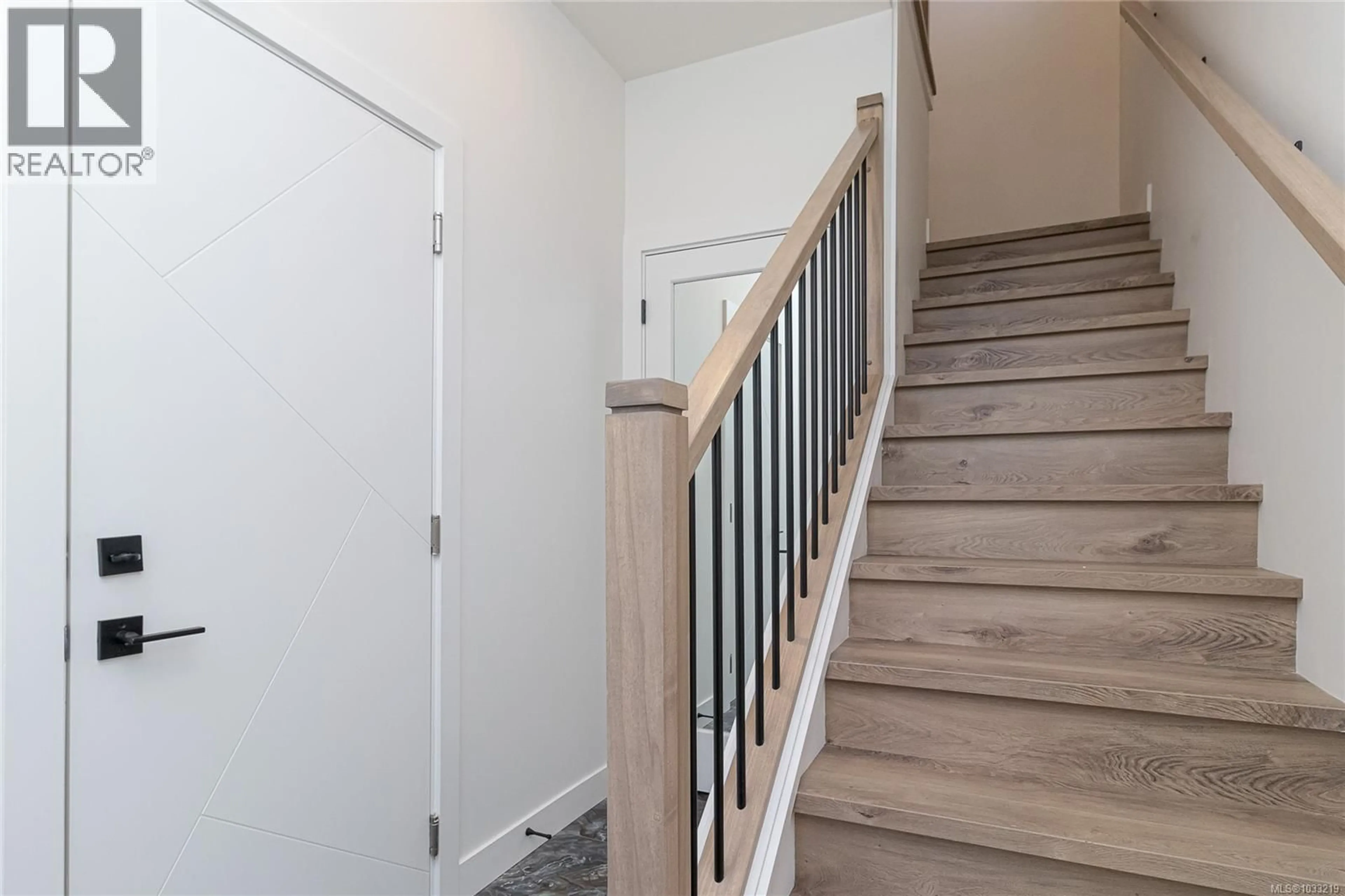 Stairs for # 2 - 95 BATTLEFORD AVENUE, Saanich British Columbia V8Z1K5