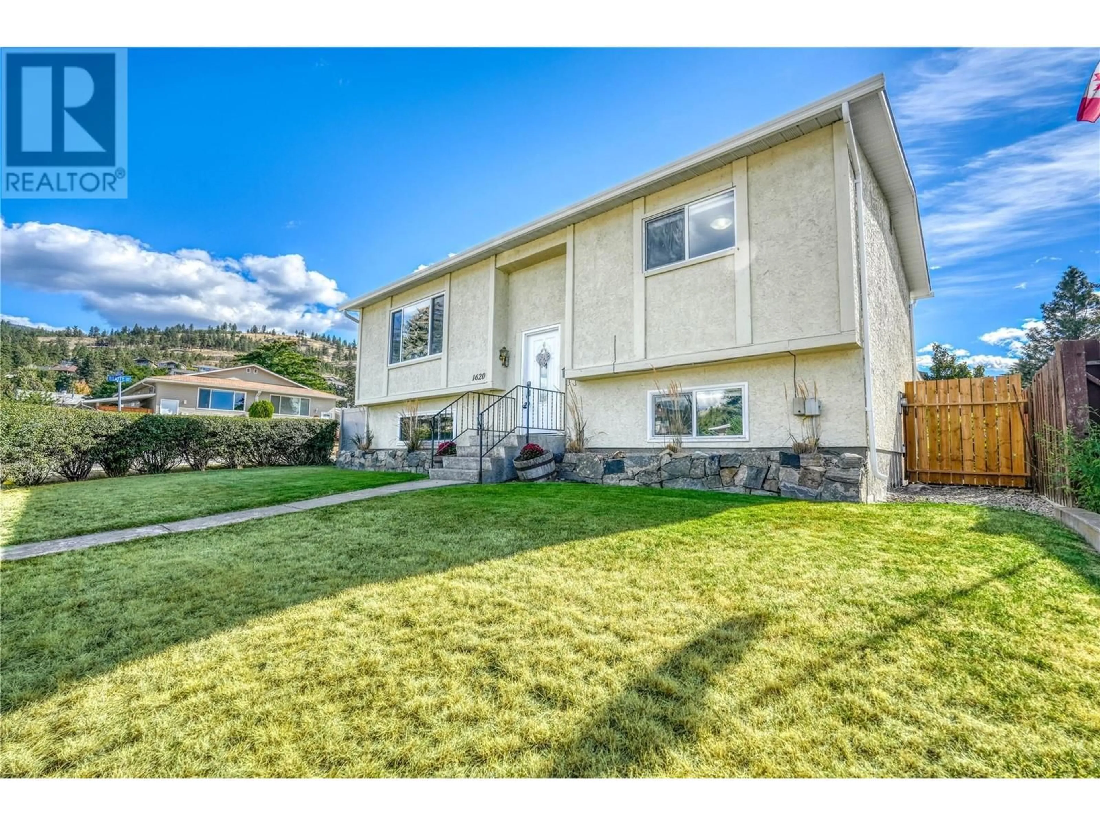 Home with vinyl exterior material, mountain view for 1620 Hatfield Avenue, Penticton British Columbia V2A6L9