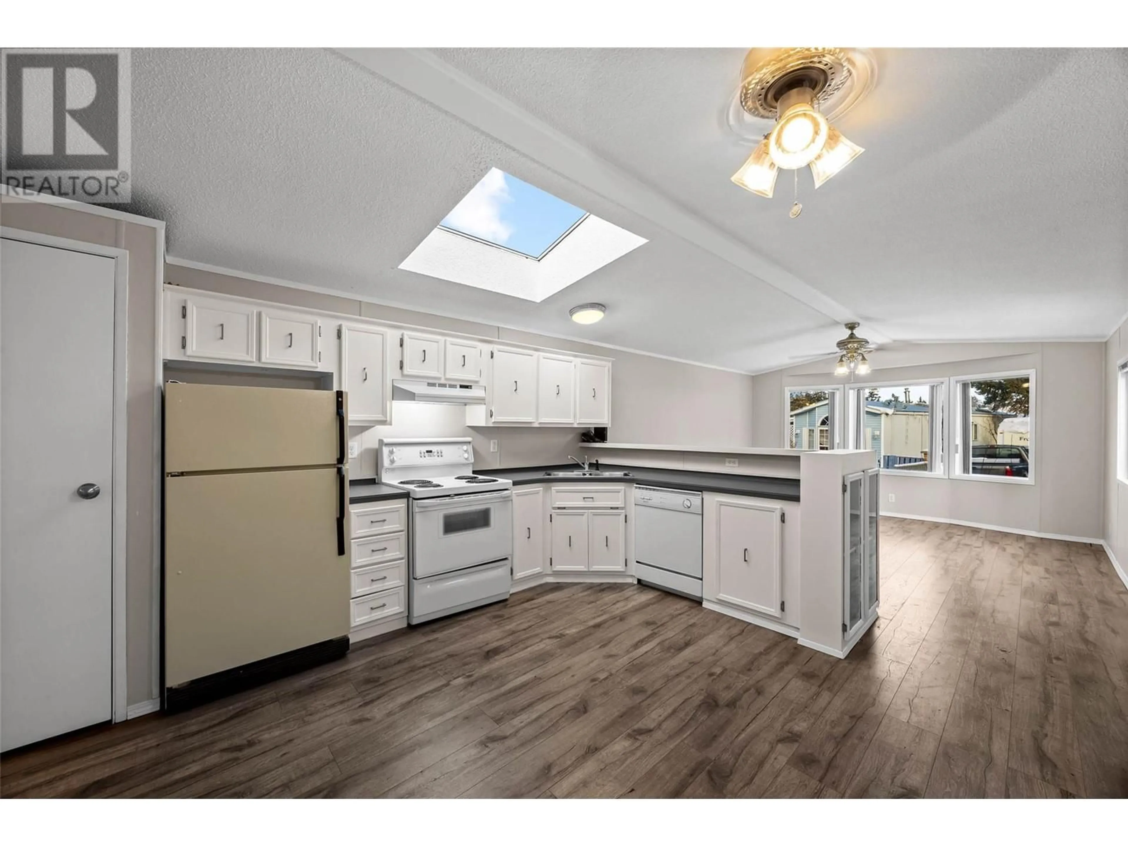 Open concept kitchen, unknown for 1555 Howe Road Unit# 68, Kamloops British Columbia V1S1V1