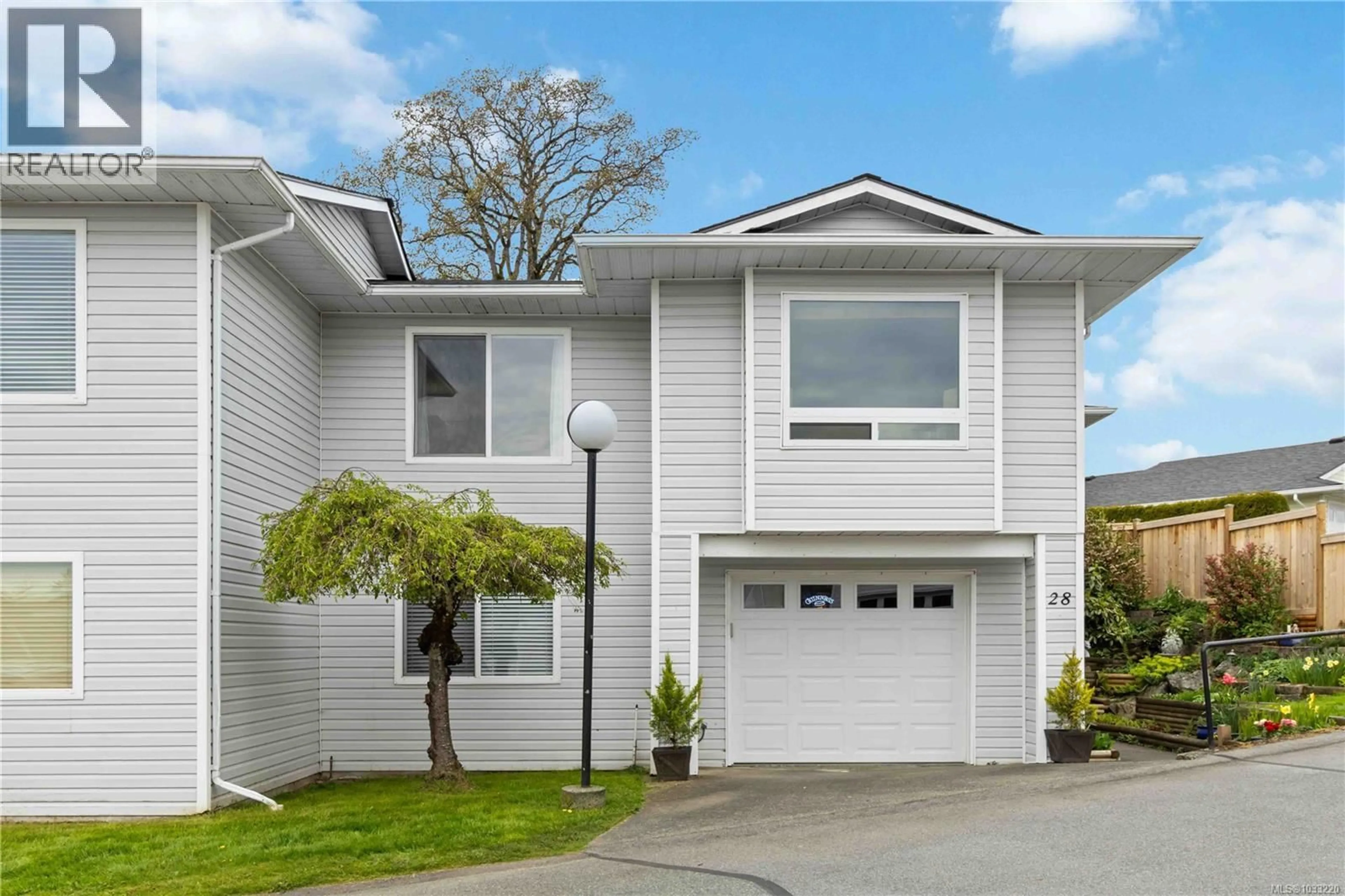 Home with vinyl exterior material, street for 28 - 4125 INTERURBAN ROAD, Saanich British Columbia V8Z4W8