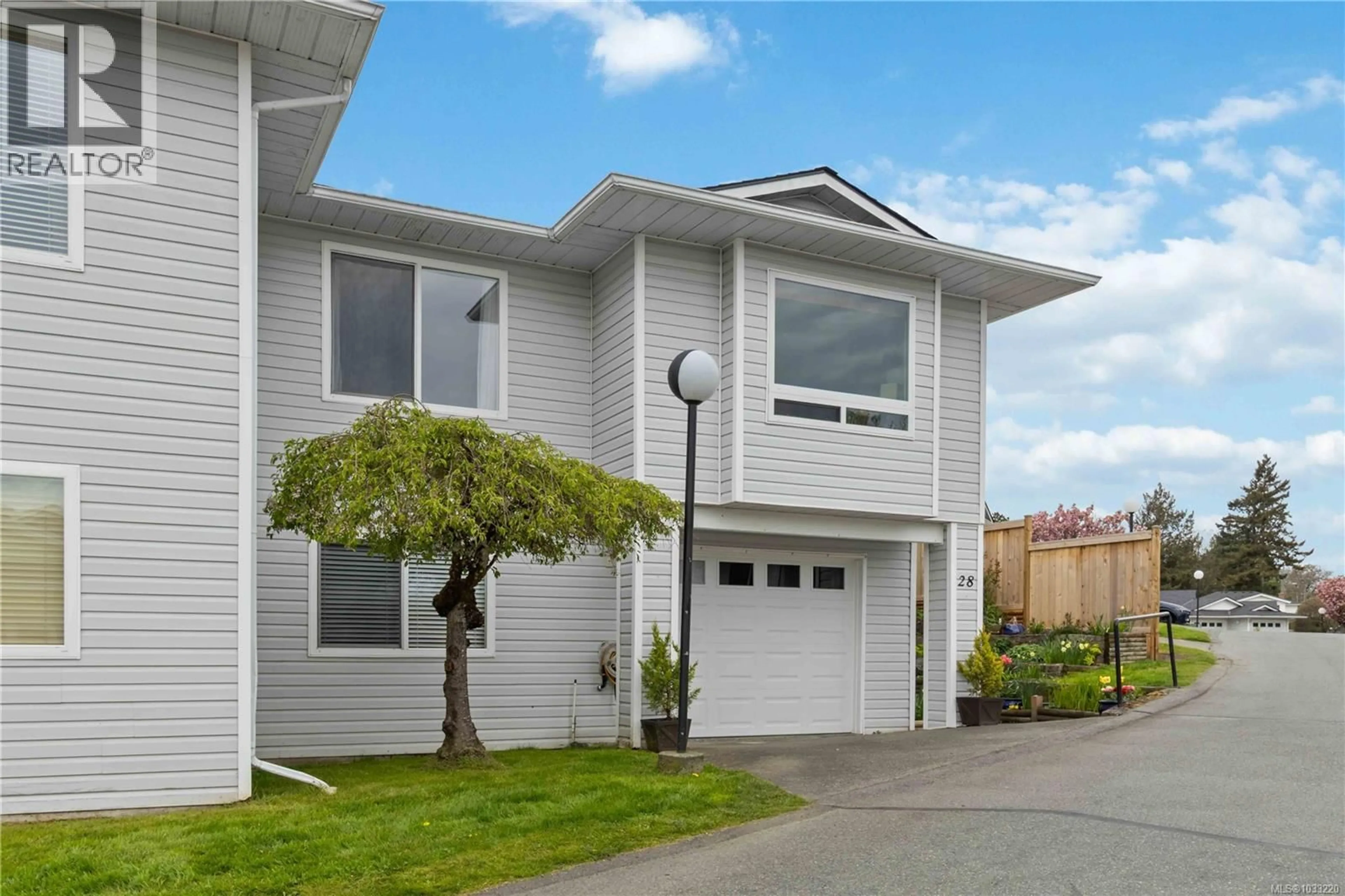 Home with vinyl exterior material, street for 28 - 4125 INTERURBAN ROAD, Saanich British Columbia V8Z4W8