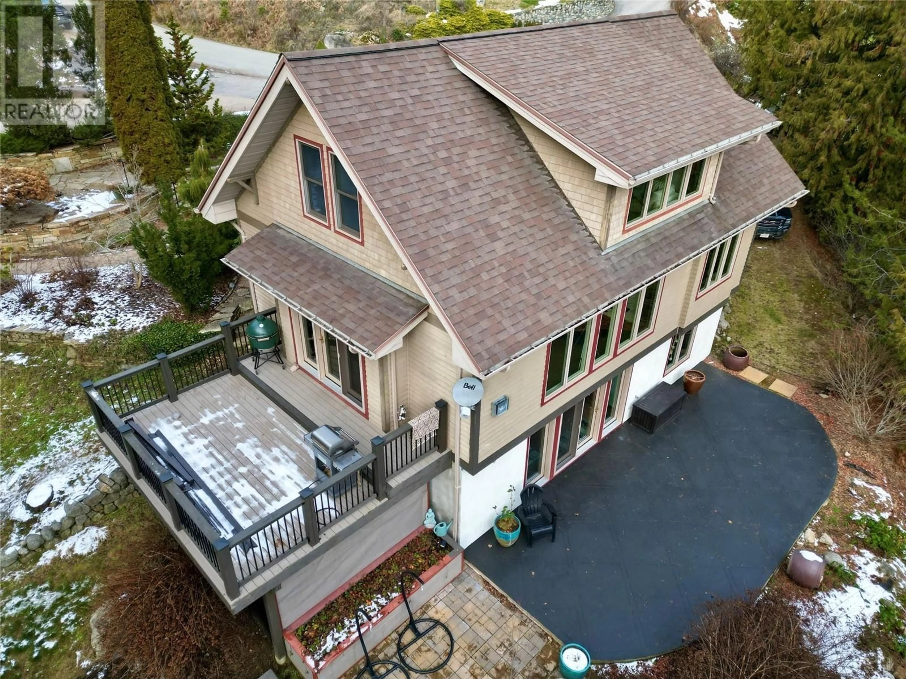 A pic from outside/outdoor area/front of a property/back of a property/a pic from drone, building for 4064 ALPINE Road, Nelson British Columbia V1L6T1