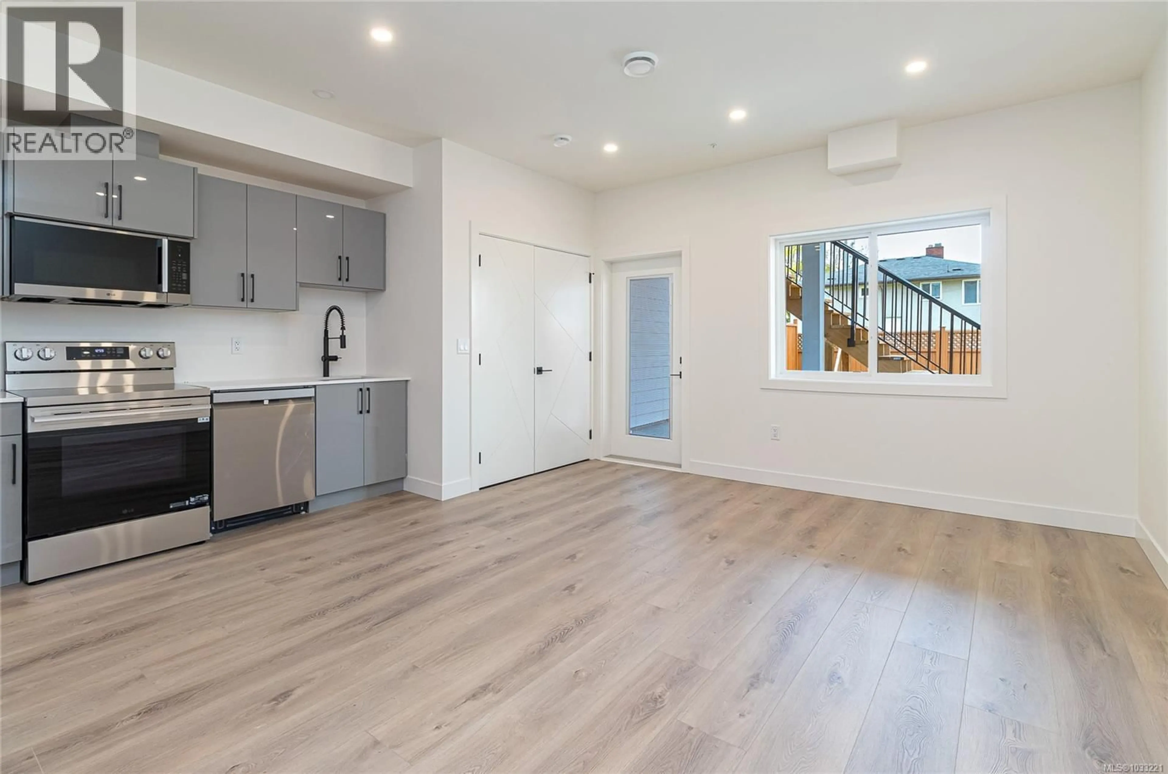 A pic of a room for # 4 - 95 BATTLEFORD AVENUE, Saanich British Columbia V8Z1K5