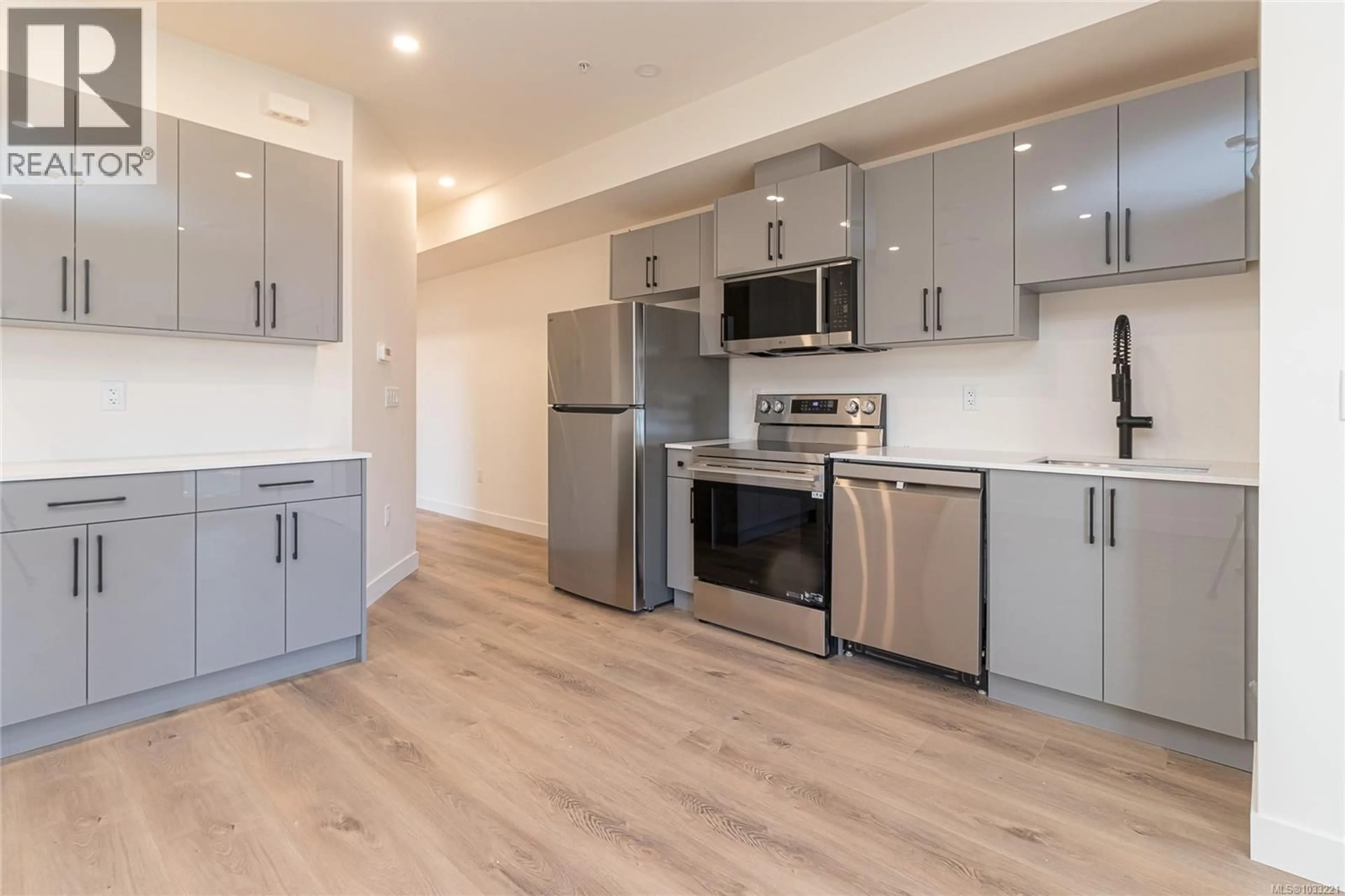 Open concept kitchen, wood/laminate floor for # 4 - 95 BATTLEFORD AVENUE, Saanich British Columbia V8Z1K5