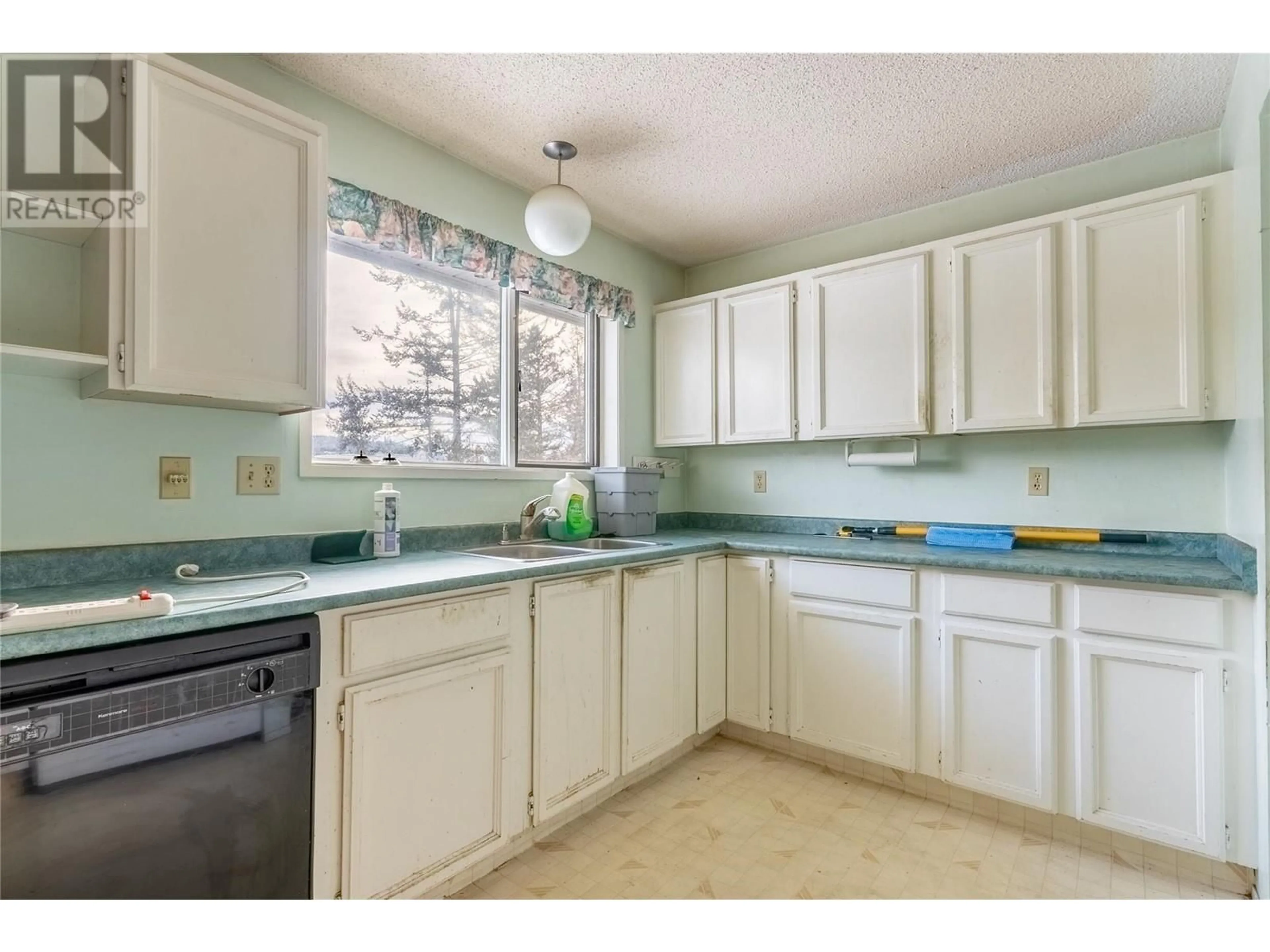 Standard kitchen, ceramic/tile floor for 261 Juniper Drive, Logan Lake British Columbia V0K1W0