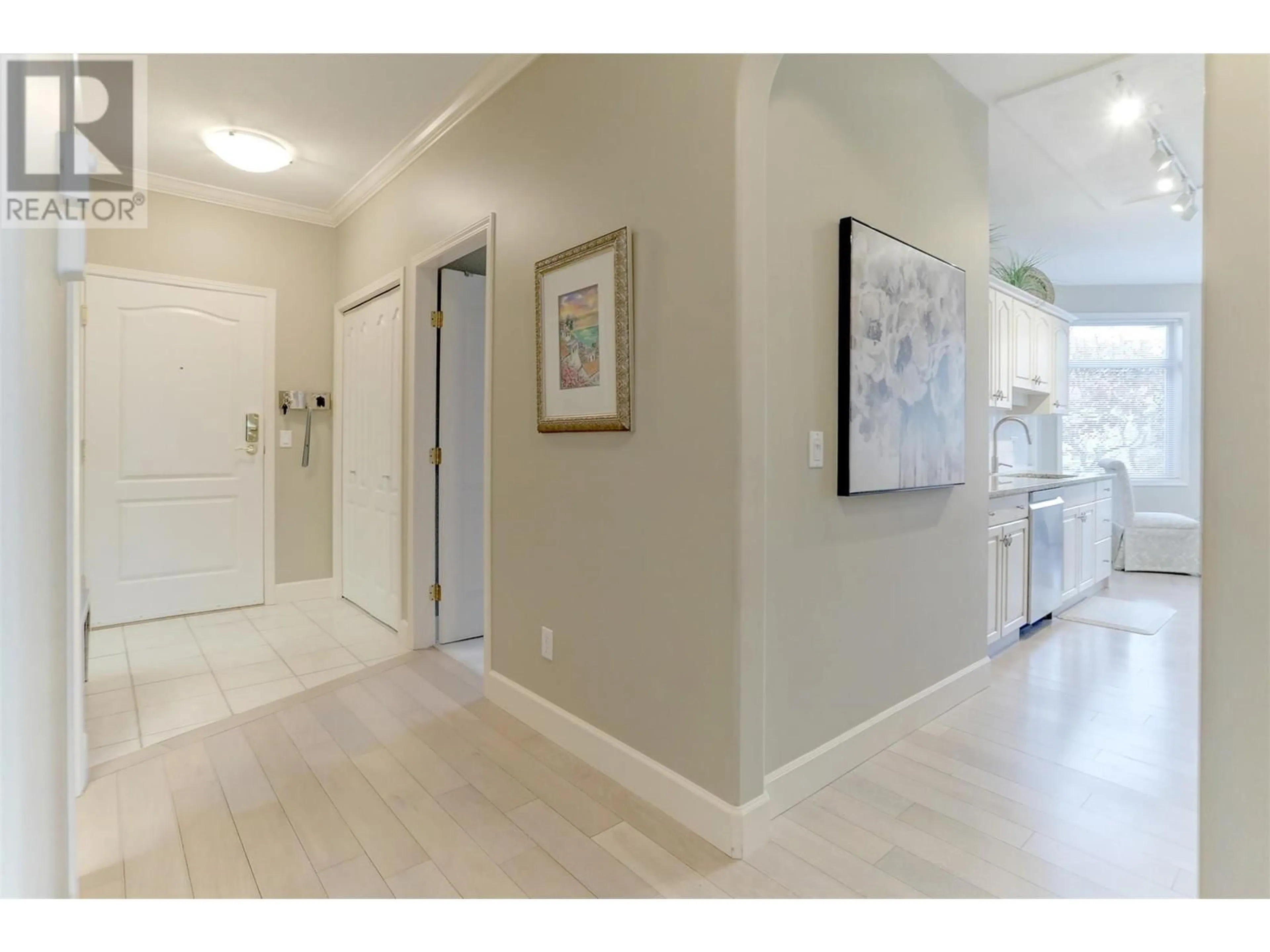 Indoor entryway for 207 - 634 LEQUIME ROAD, Kelowna British Columbia V1W1A4