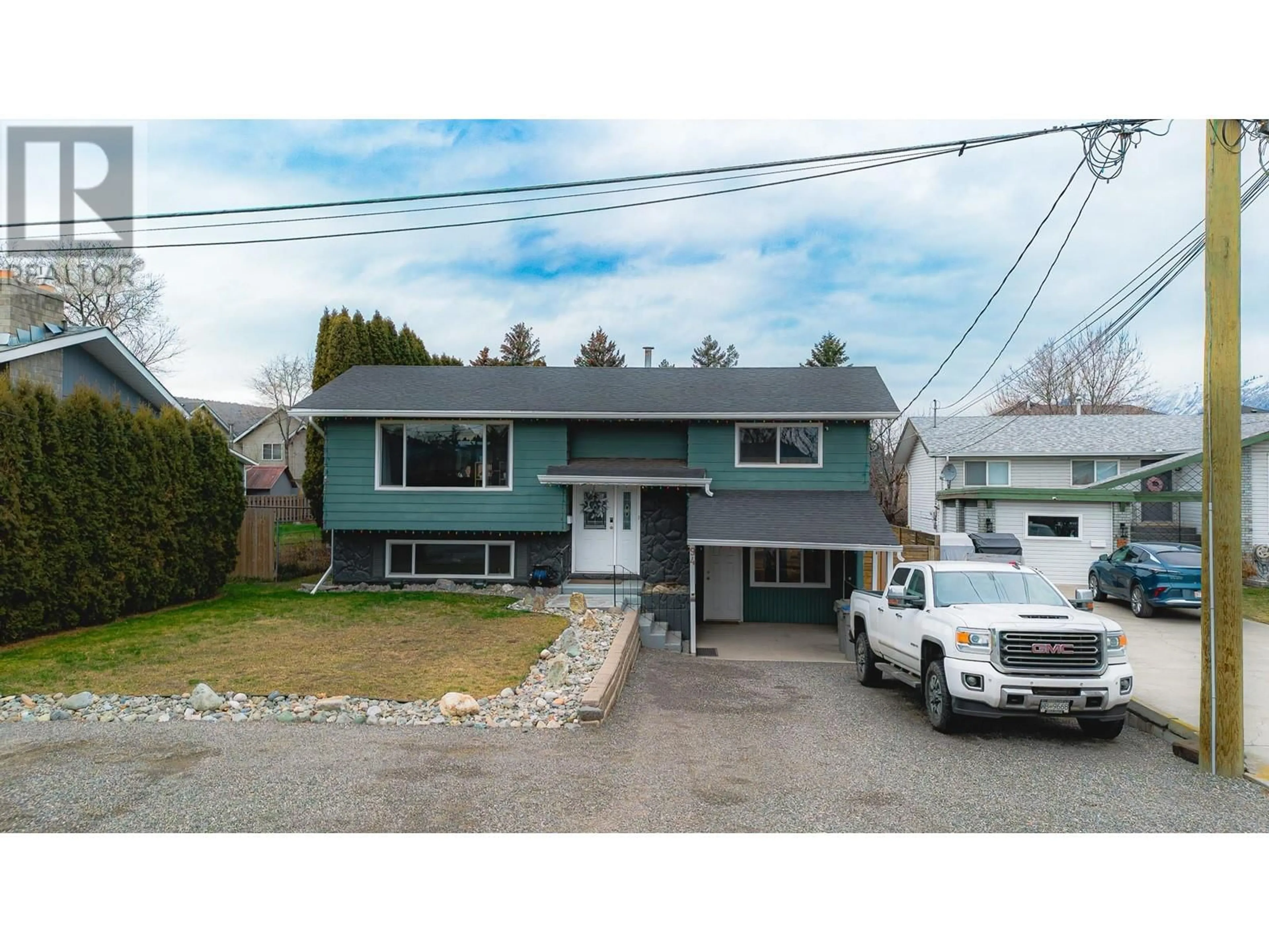 Home with vinyl exterior material, street for 94 Chapman Place, Kamloops British Columbia V2C4R2