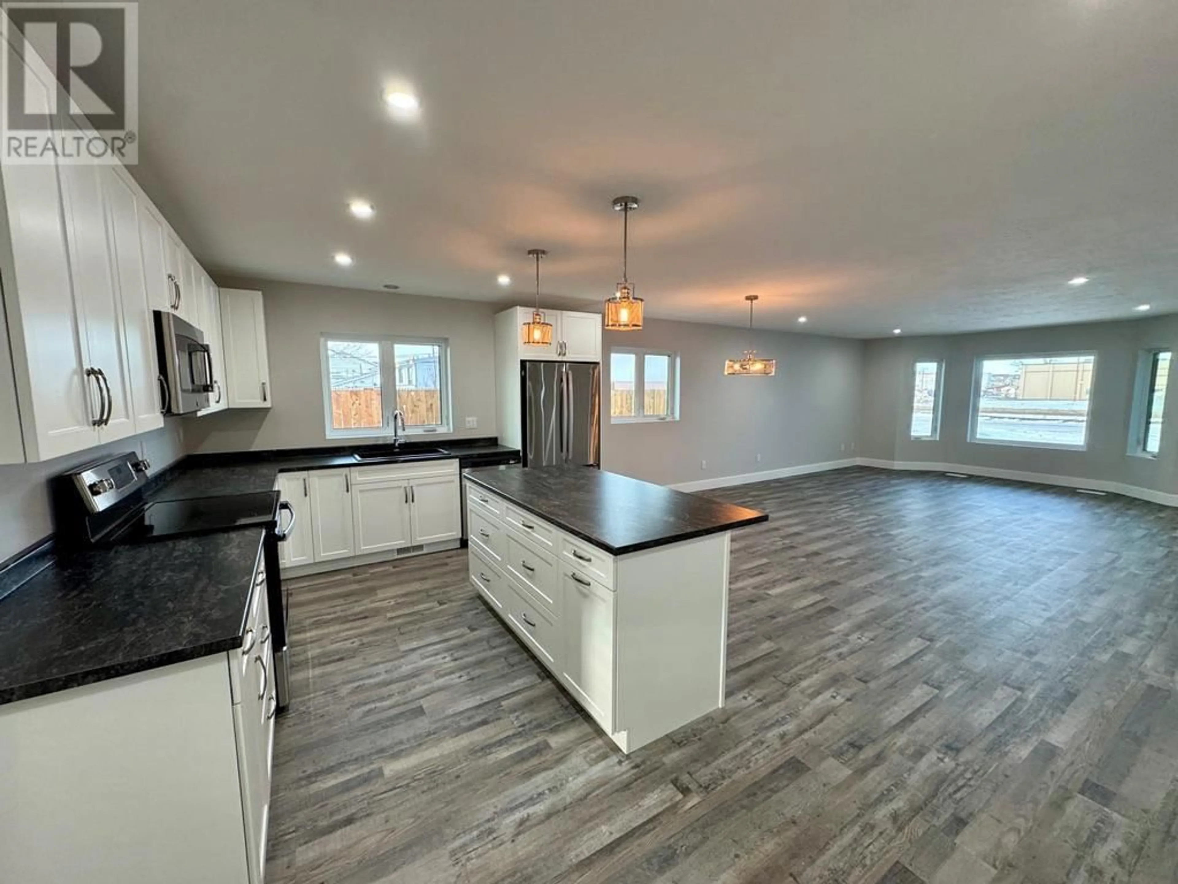 Open concept kitchen, unknown for 1009 116 Avenue, Dawson Creek British Columbia V1G3E4