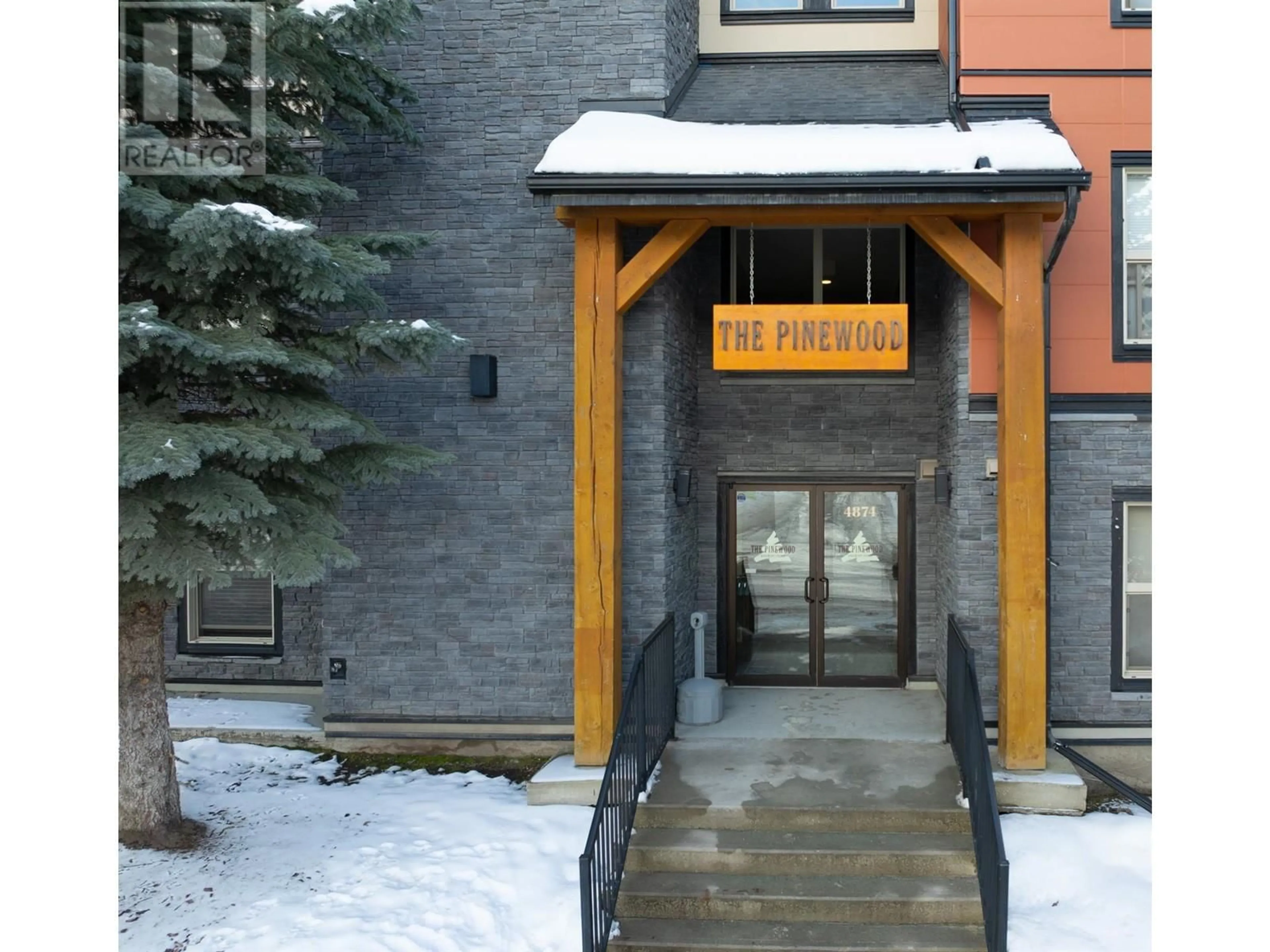 Indoor foyer for 4874 STANLEY Street Unit# 202, Radium Hot Springs British Columbia V0A1M0