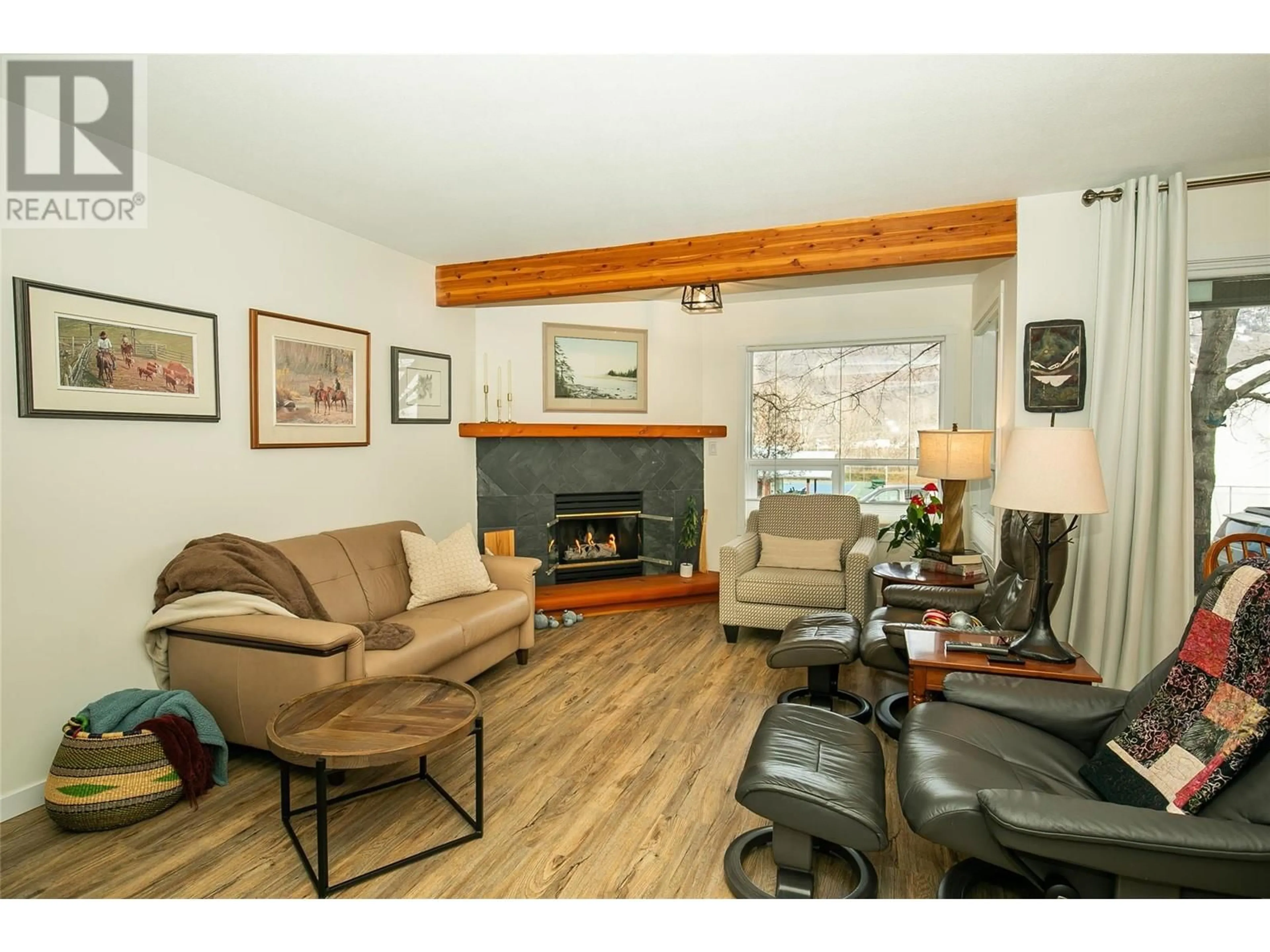 Living room with furniture, wood/laminate floor for 12 - 763 FRONT STREET, Kamloops British Columbia V2C6S8