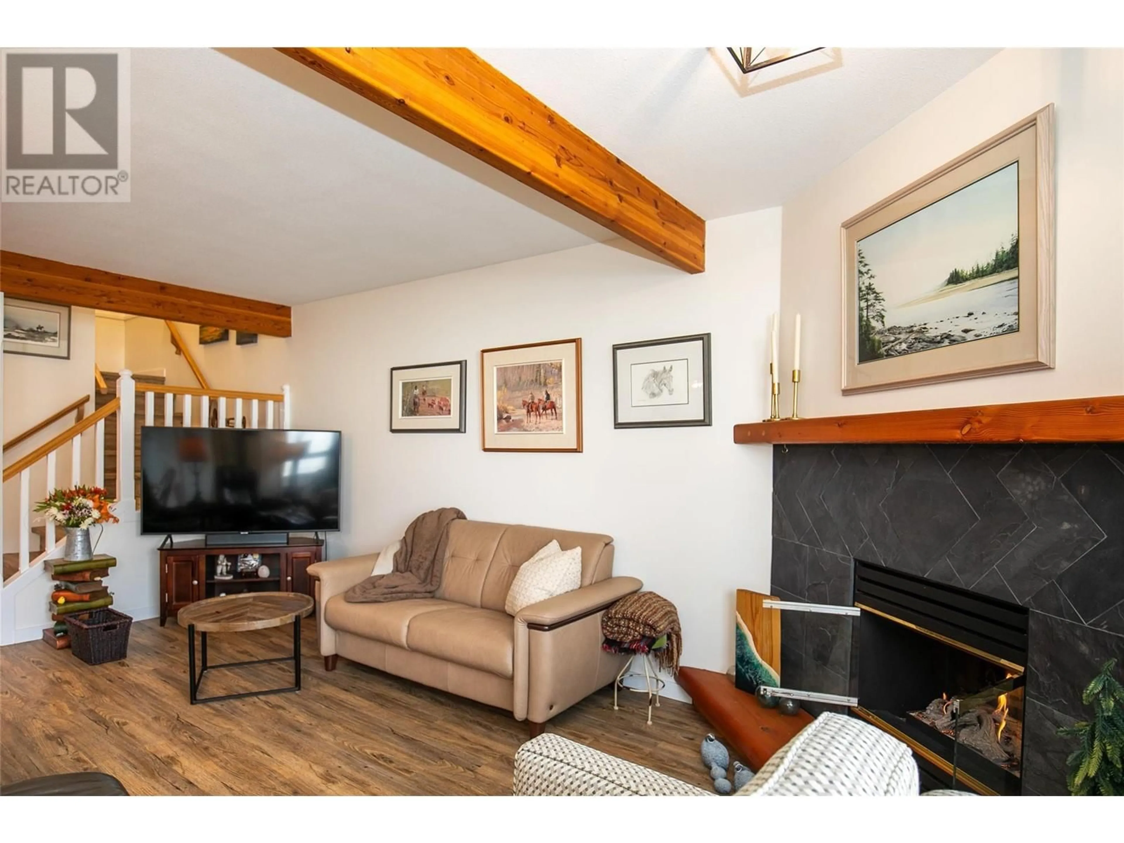 Living room with furniture, wood/laminate floor for 12 - 763 FRONT STREET, Kamloops British Columbia V2C6S8