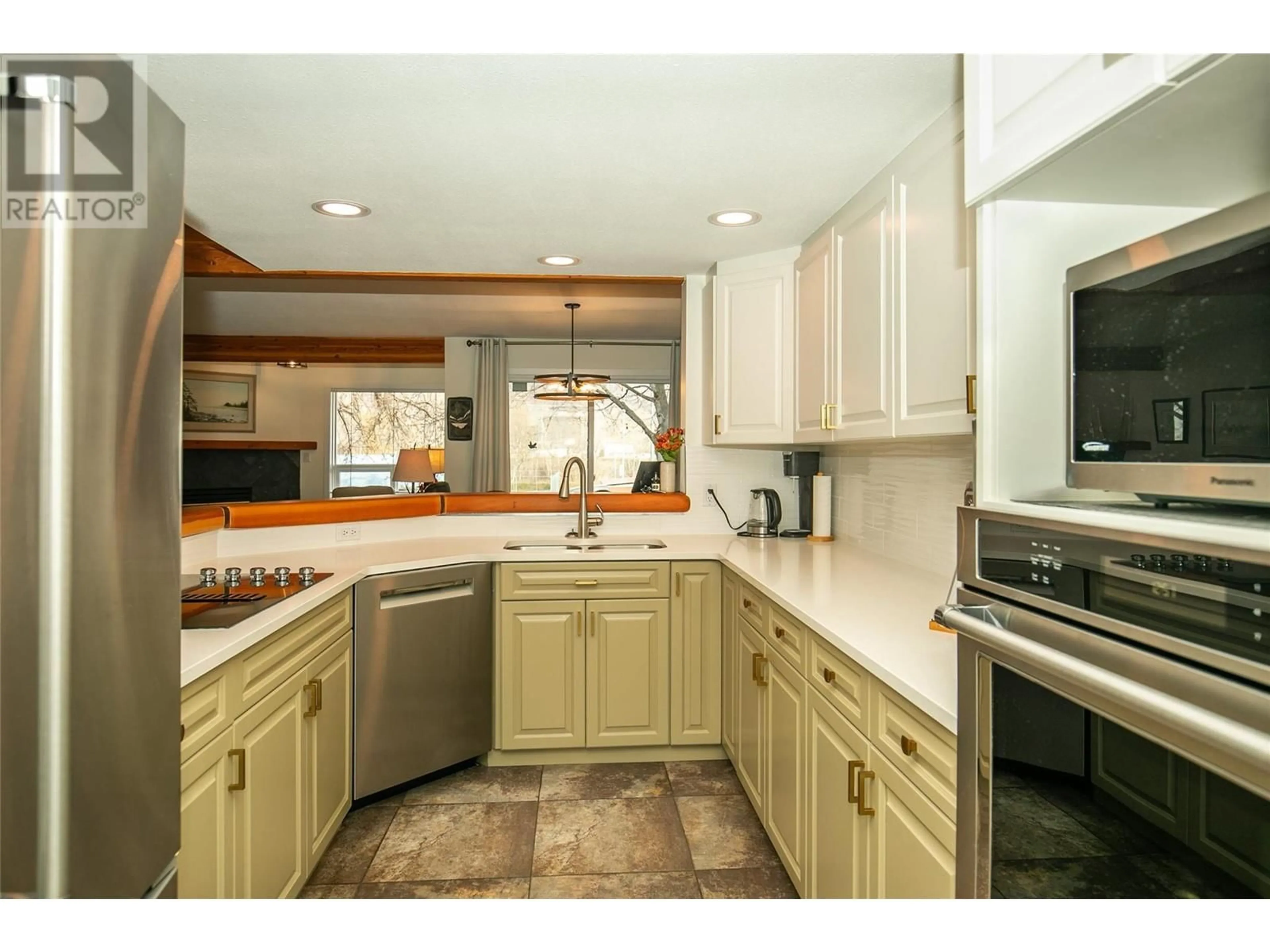 Open concept kitchen, ceramic/tile floor for 12 - 763 FRONT STREET, Kamloops British Columbia V2C6S8