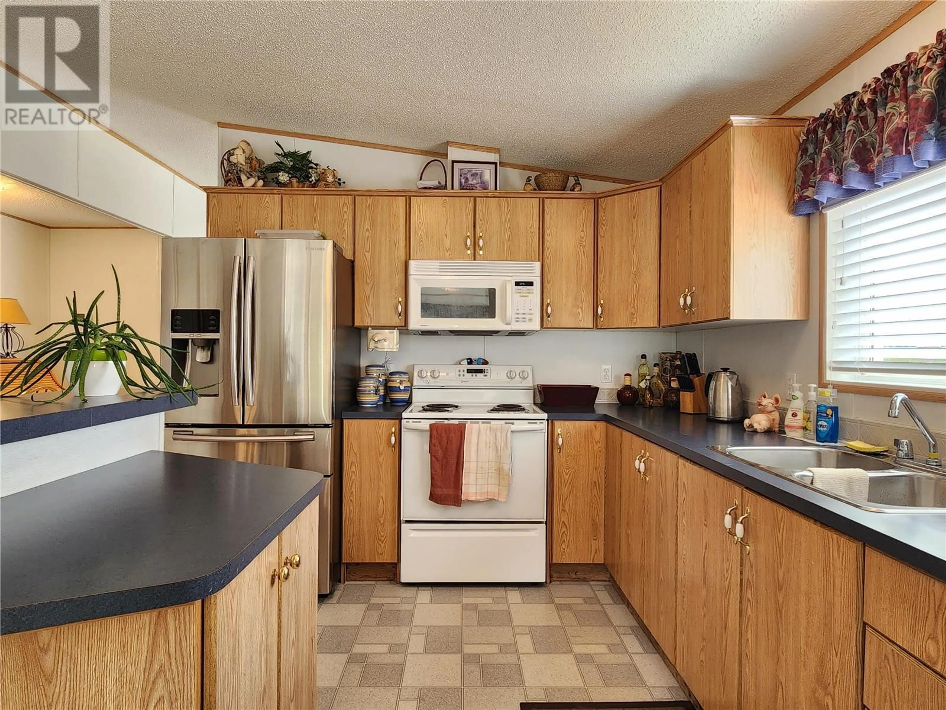 Standard kitchen, wood/laminate floor for 117 - 2035 BOUCHERIE ROAD, Westbank British Columbia V4T1Z7