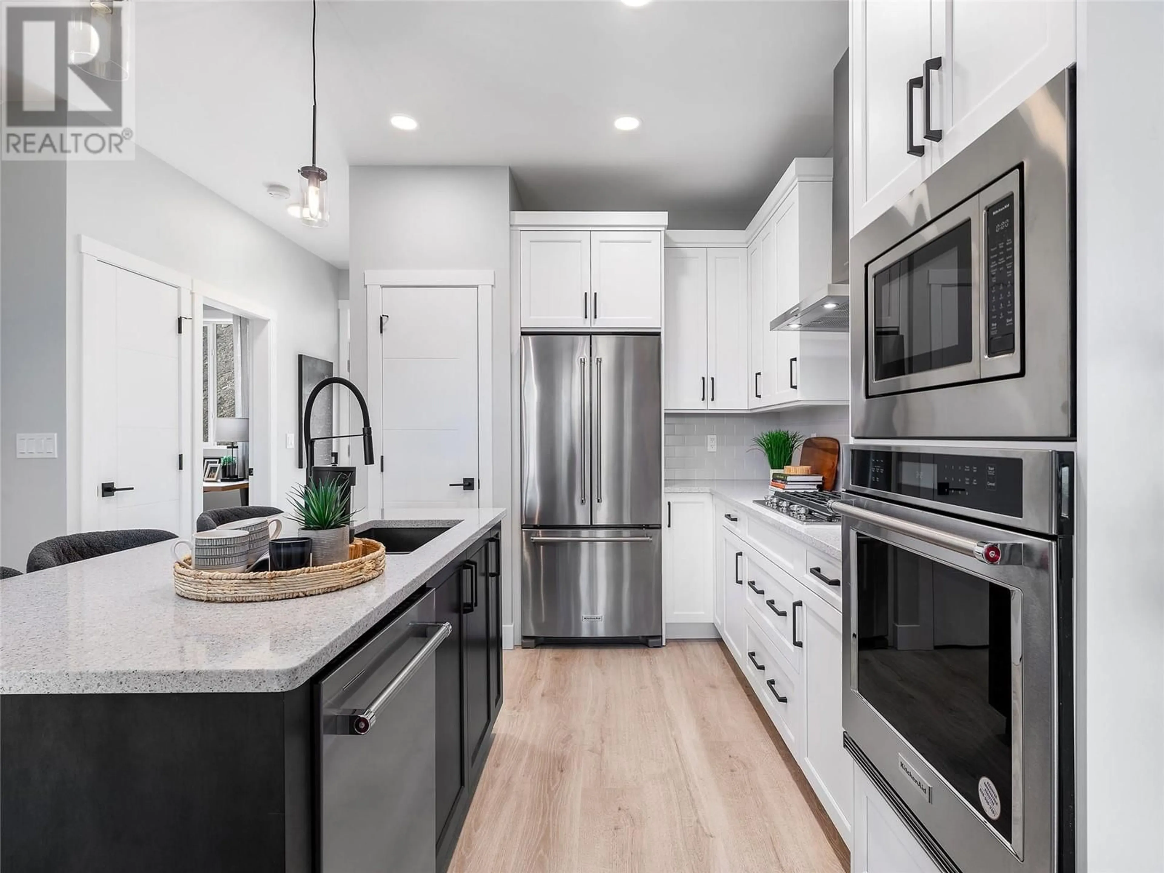 Open concept kitchen, ceramic/tile floor for 41 - 7735 OKANAGAN HILLS BOULEVARD, Vernon British Columbia V1H0A7