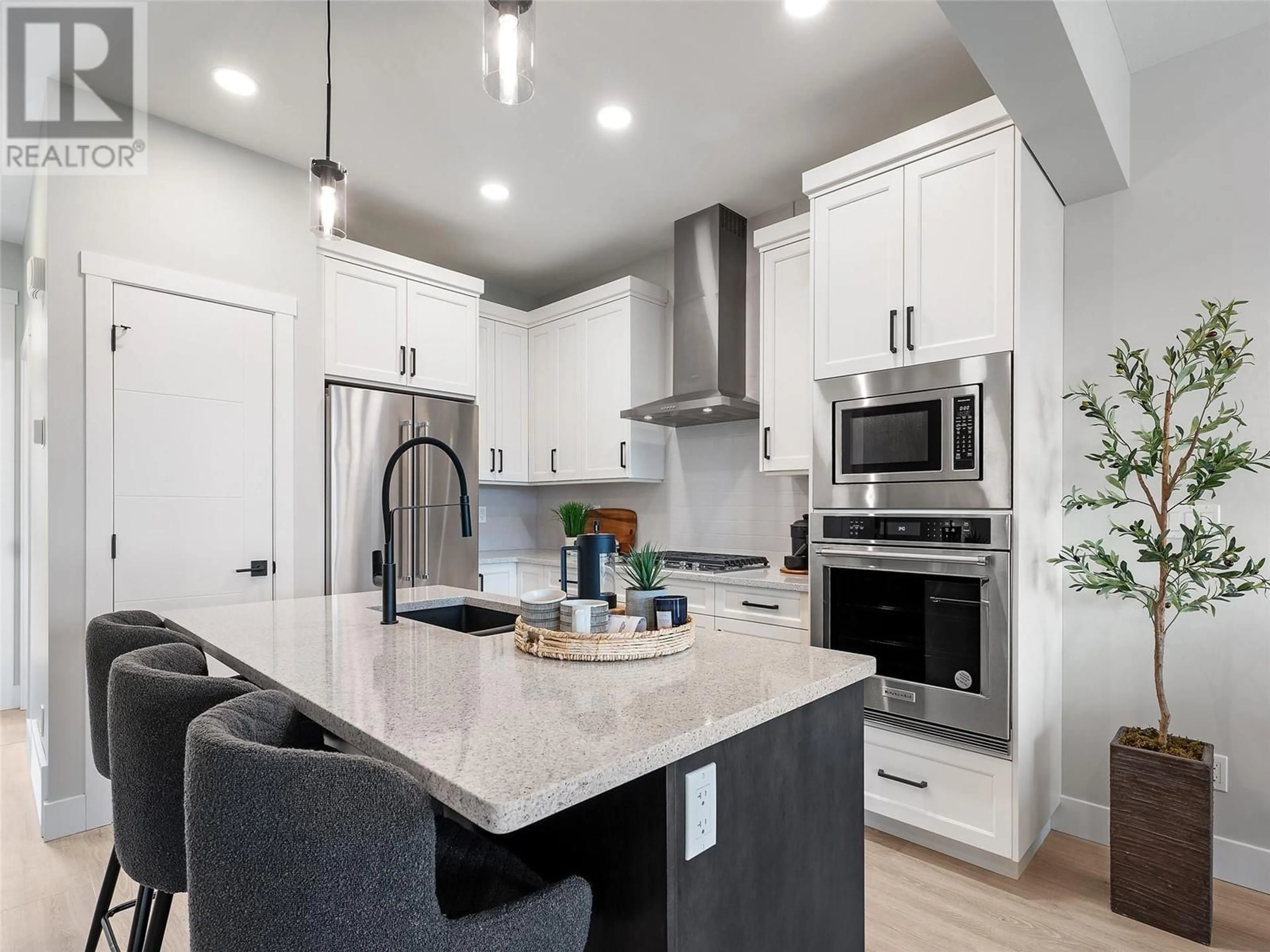 Open concept kitchen, ceramic/tile floor for 41 - 7735 OKANAGAN HILLS BOULEVARD, Vernon British Columbia V1H0A7