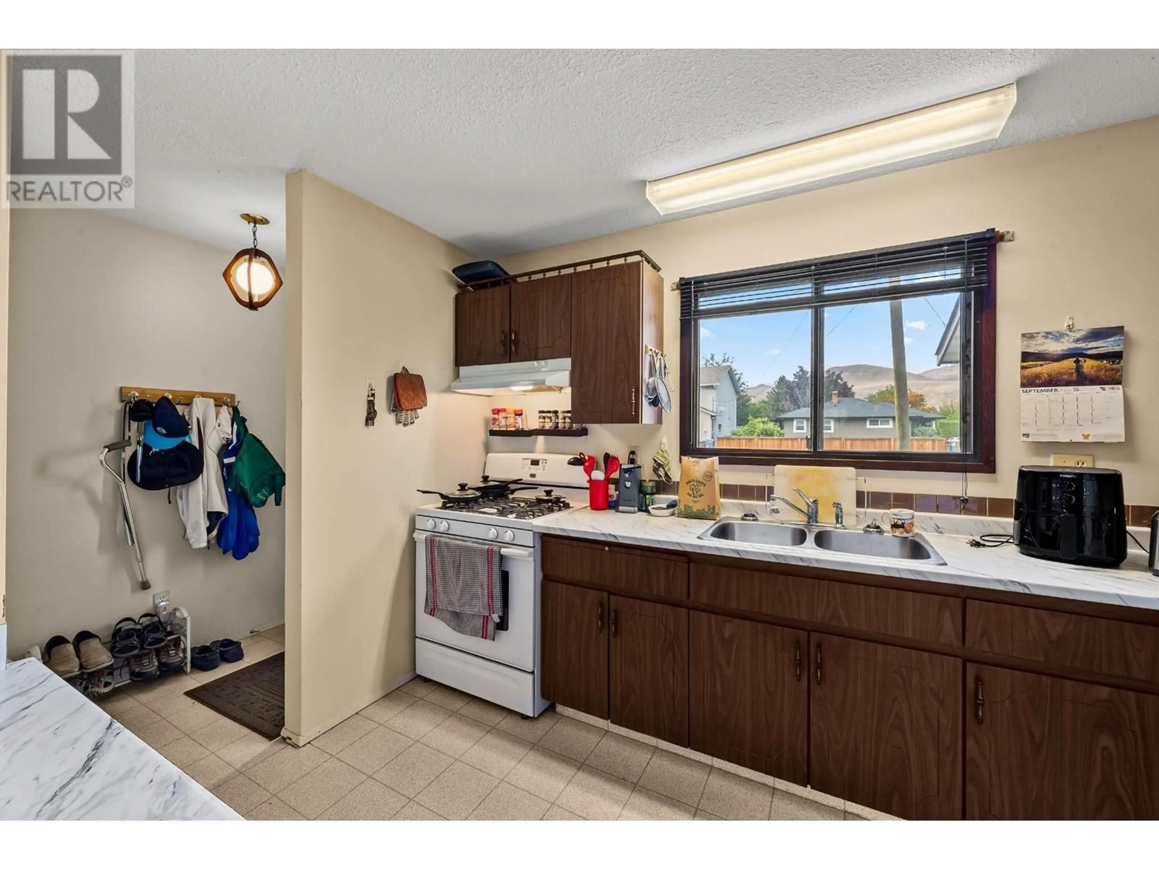 Standard kitchen, unknown for 840 DESMOND Street Unit# 3, Kamloops British Columbia V2B5K4