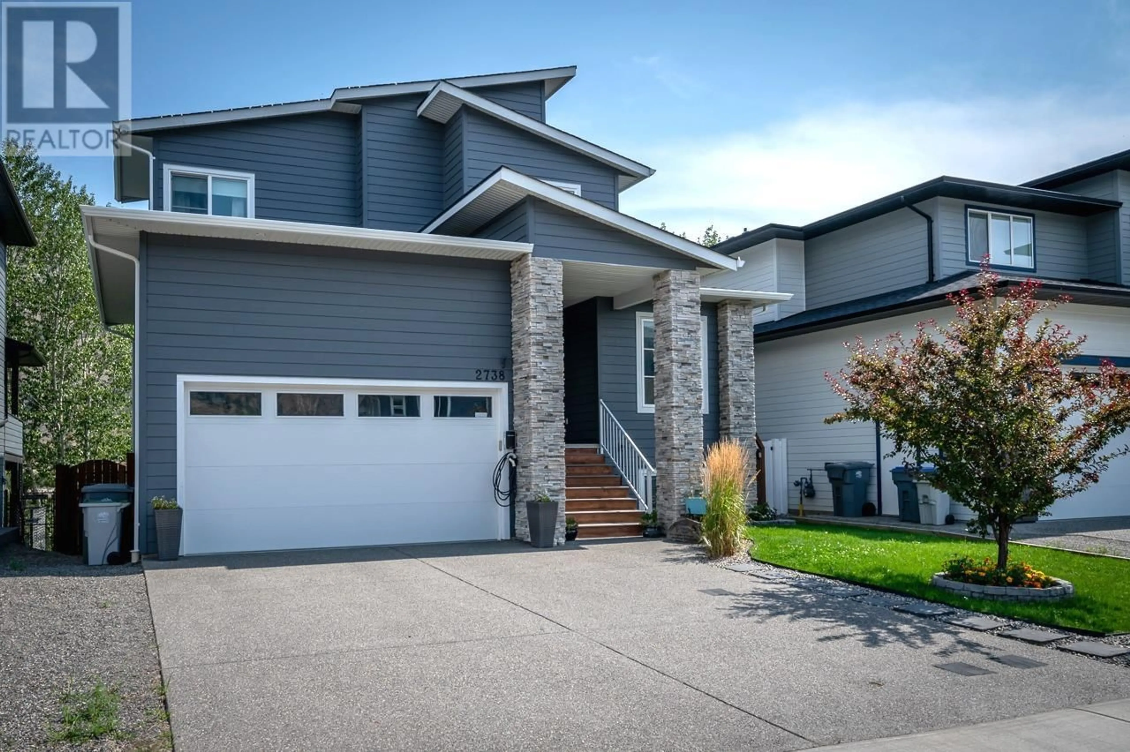 Home with vinyl exterior material, street for 2738 BEACHMOUNT Crescent, Kamloops British Columbia V2B0E6