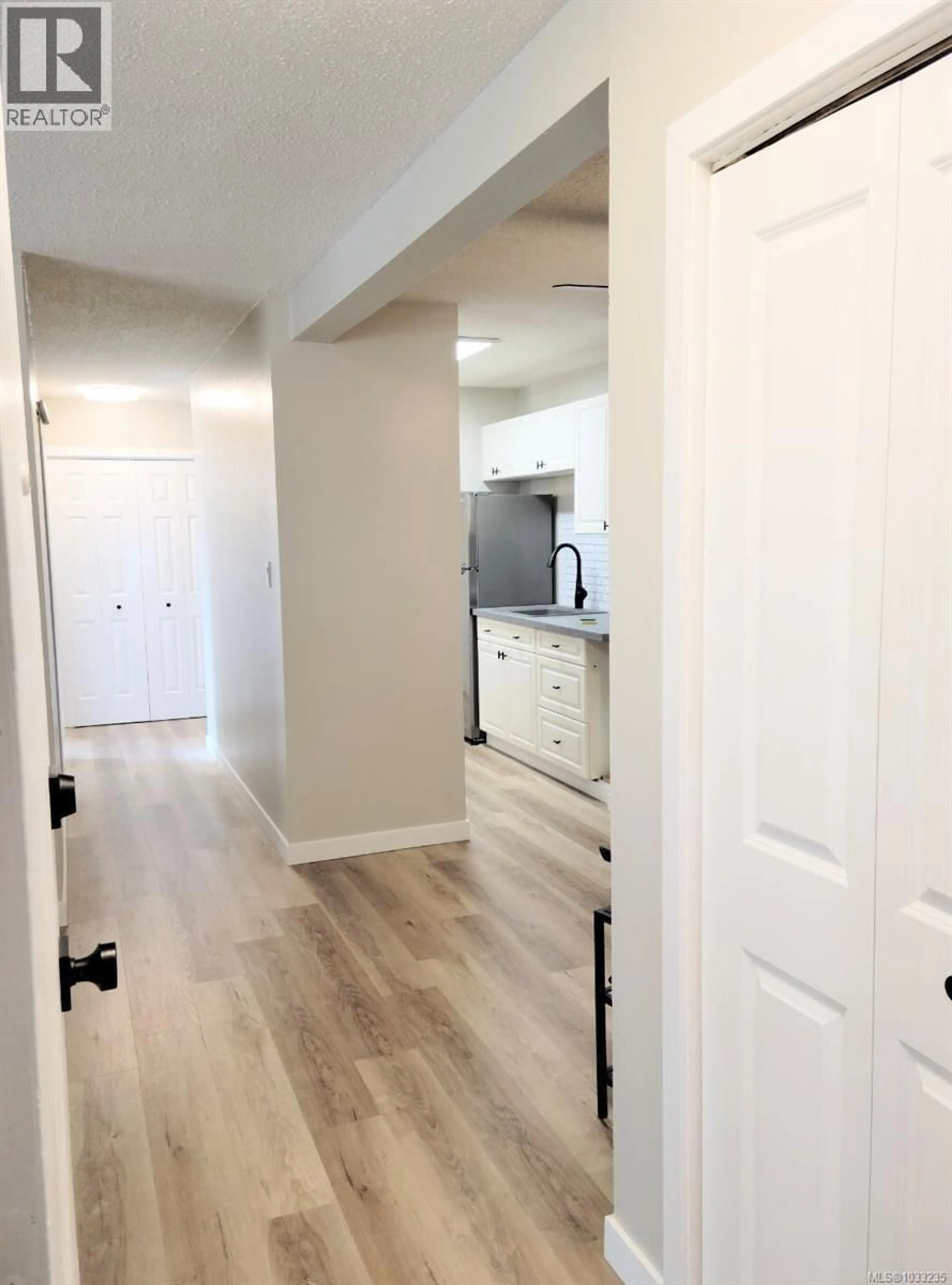 Indoor entryway for 4 - 3271 COWICHAN LAKE ROAD, Duncan British Columbia V9L4C1