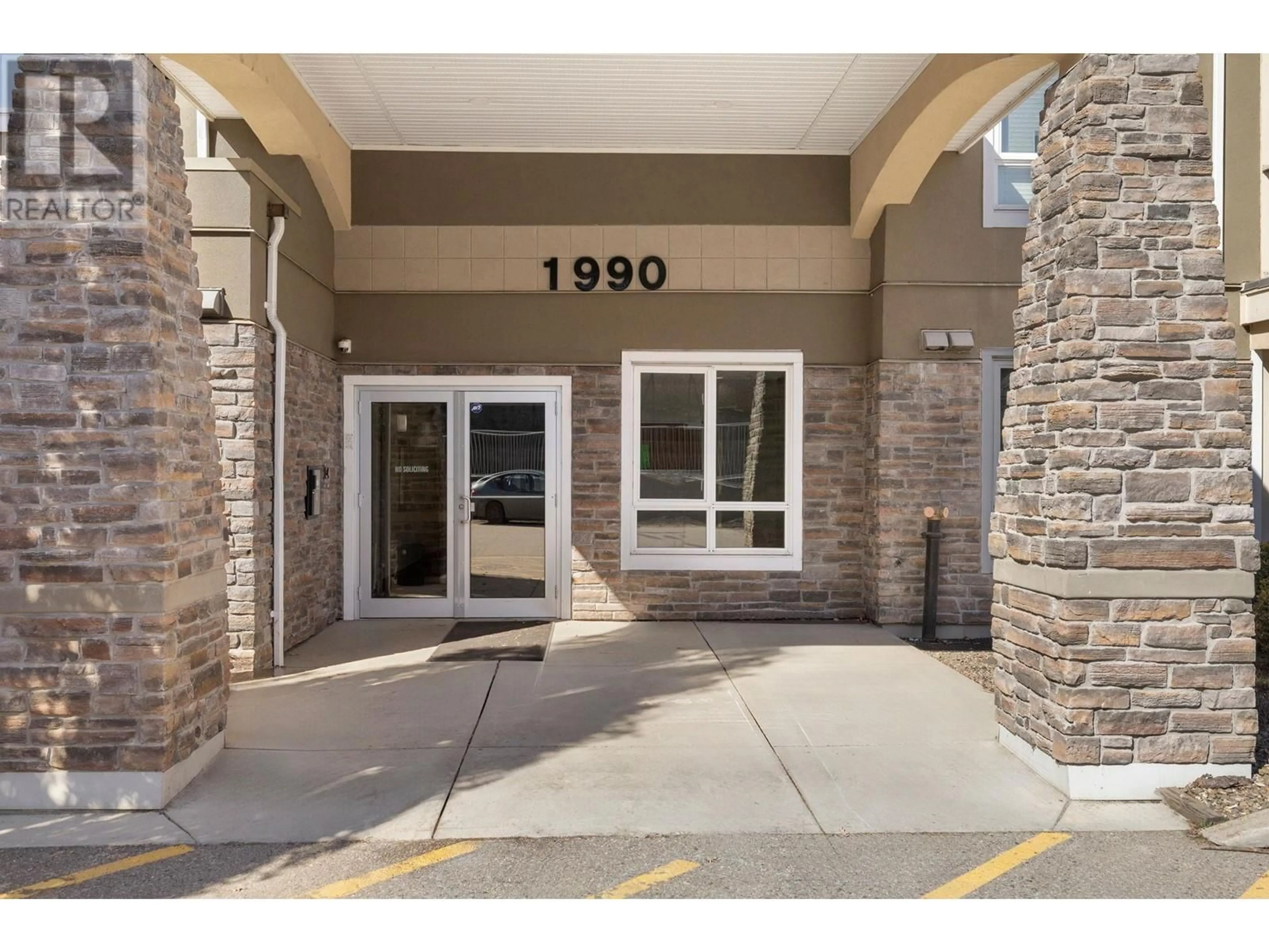 Indoor foyer for 1990 Upper Sundance Drive Unit# 3215, West Kelowna British Columbia V4T3E7