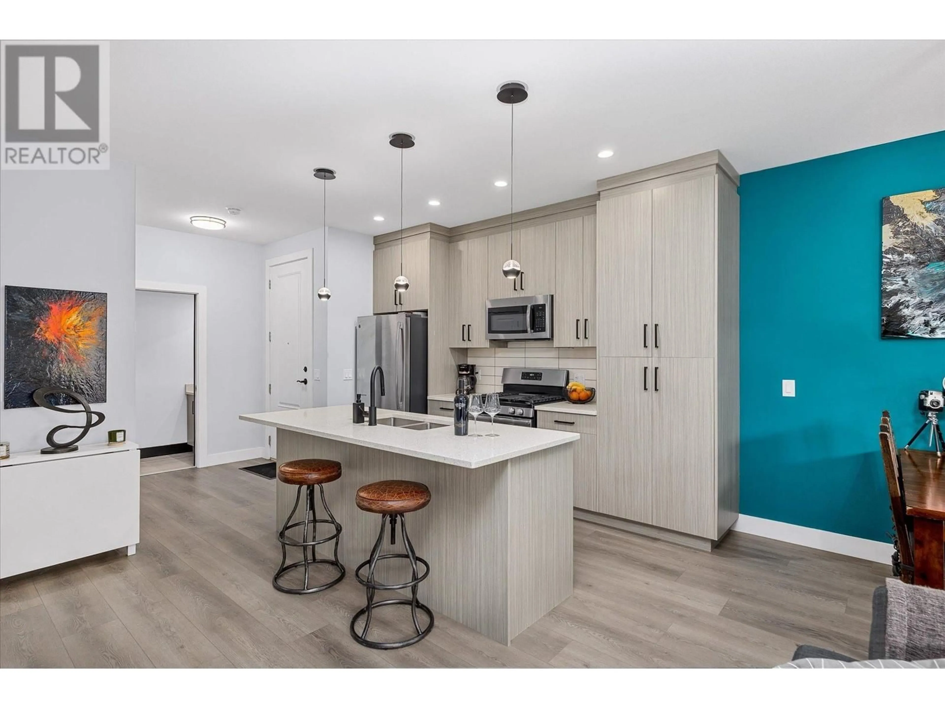 Open concept kitchen, wood/laminate floor for 795 Stockwell Avenue Unit# 4, Kelowna British Columbia V1Y6W1