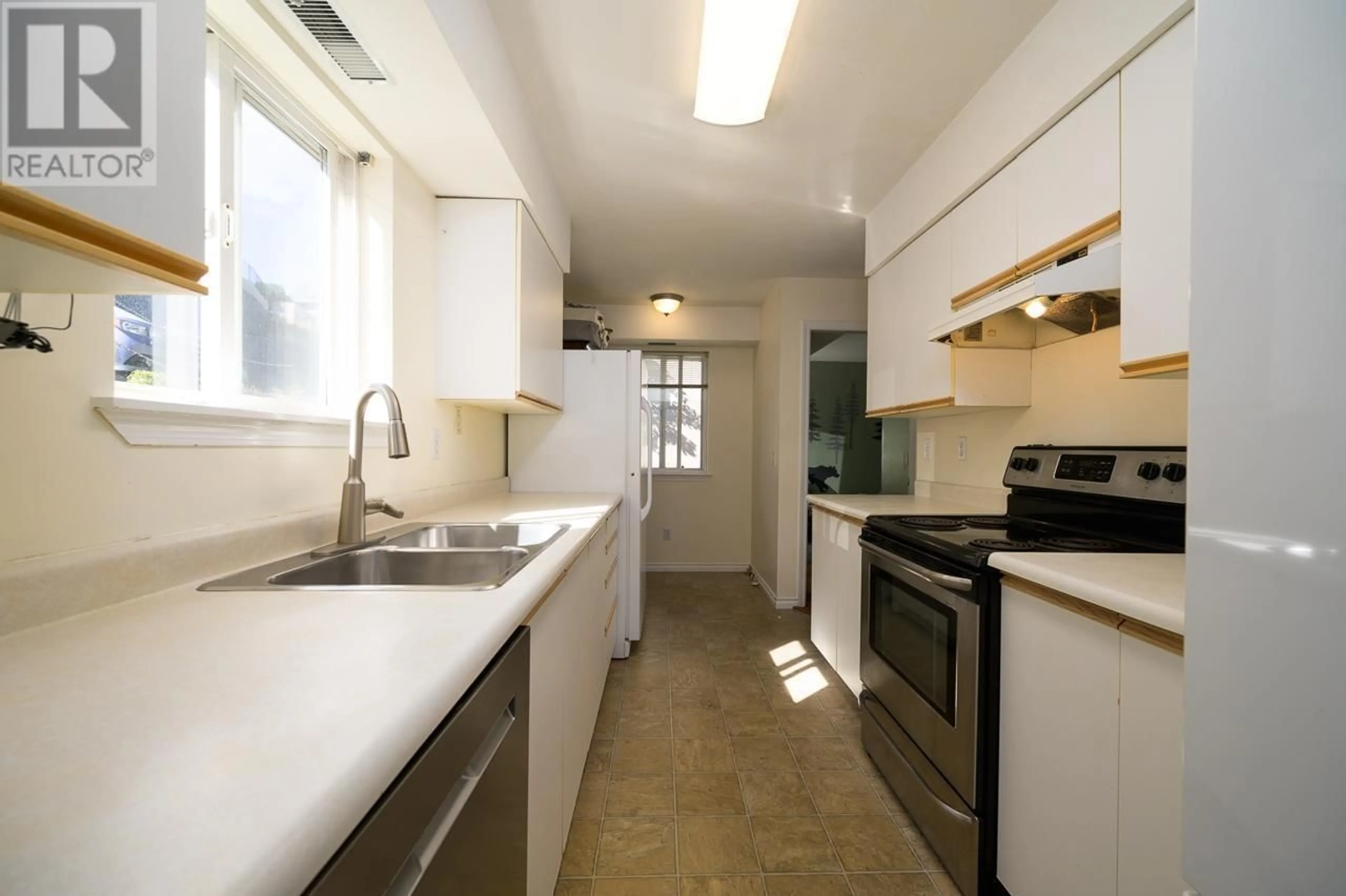 Standard kitchen, ceramic/tile floor for 1185 HUGH ALLAN Drive Unit# 403, Kamloops British Columbia V1S1T3