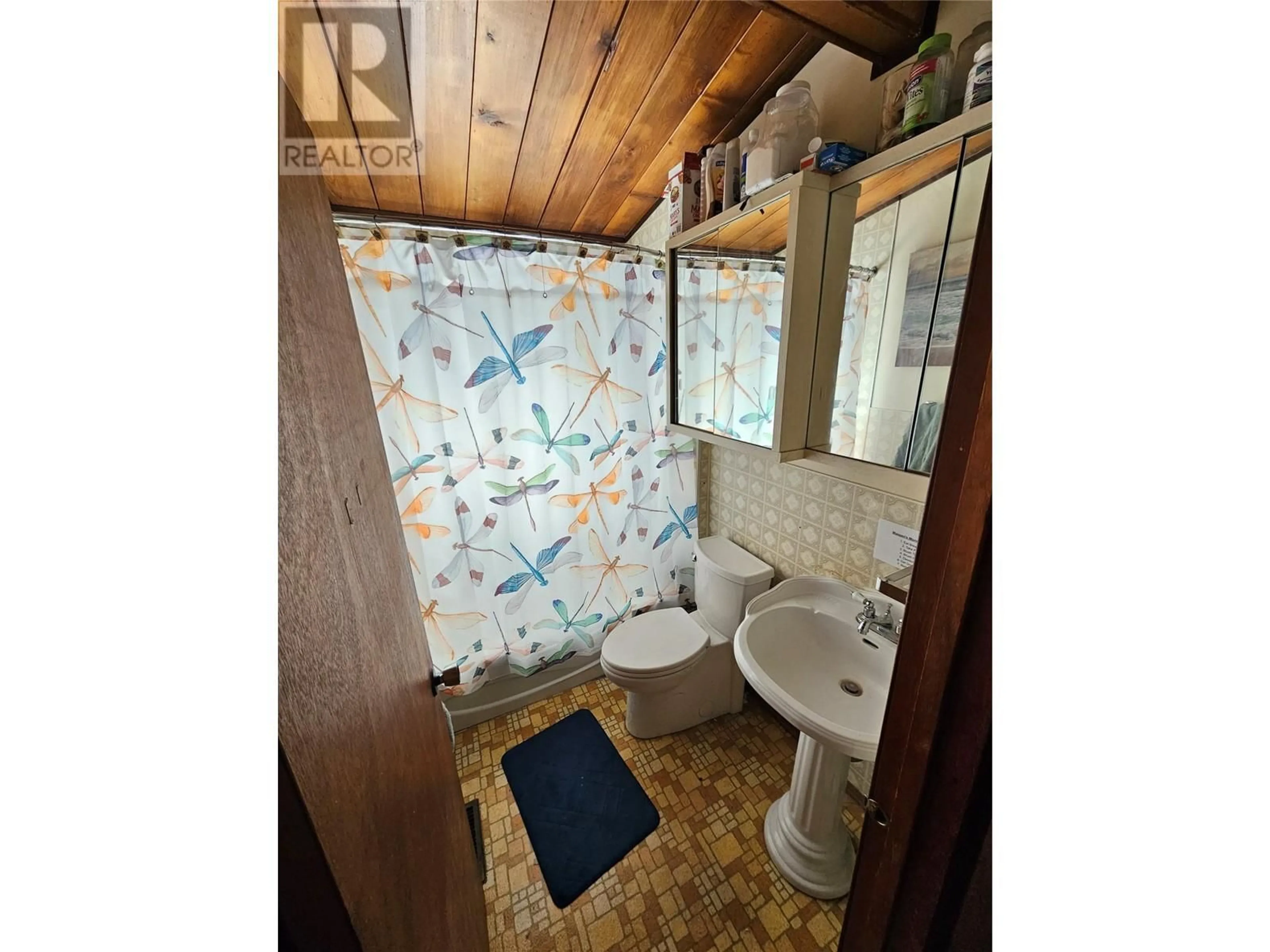 Standard bathroom, ceramic/tile floor for 215 Cambie Road, Kelowna British Columbia V1X3H9