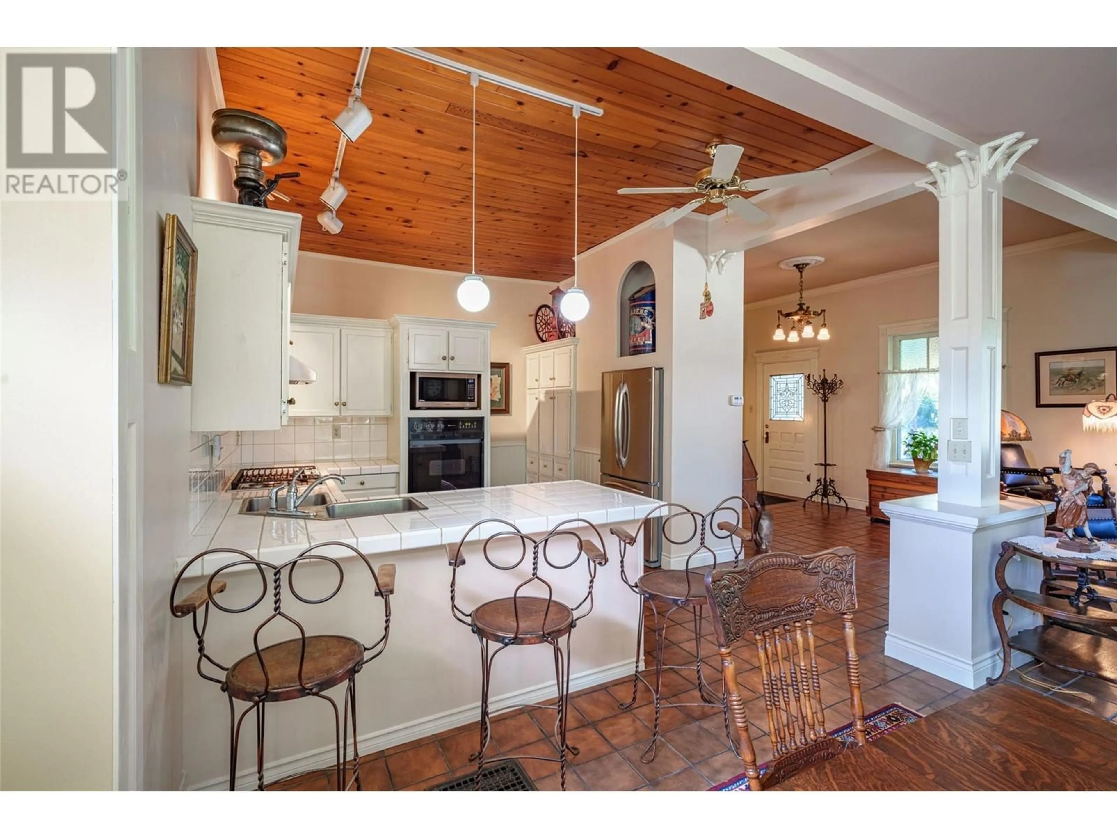 Open concept kitchen, ceramic/tile floor for 2905 Rosedale Avenue, Armstrong British Columbia V0E1B1