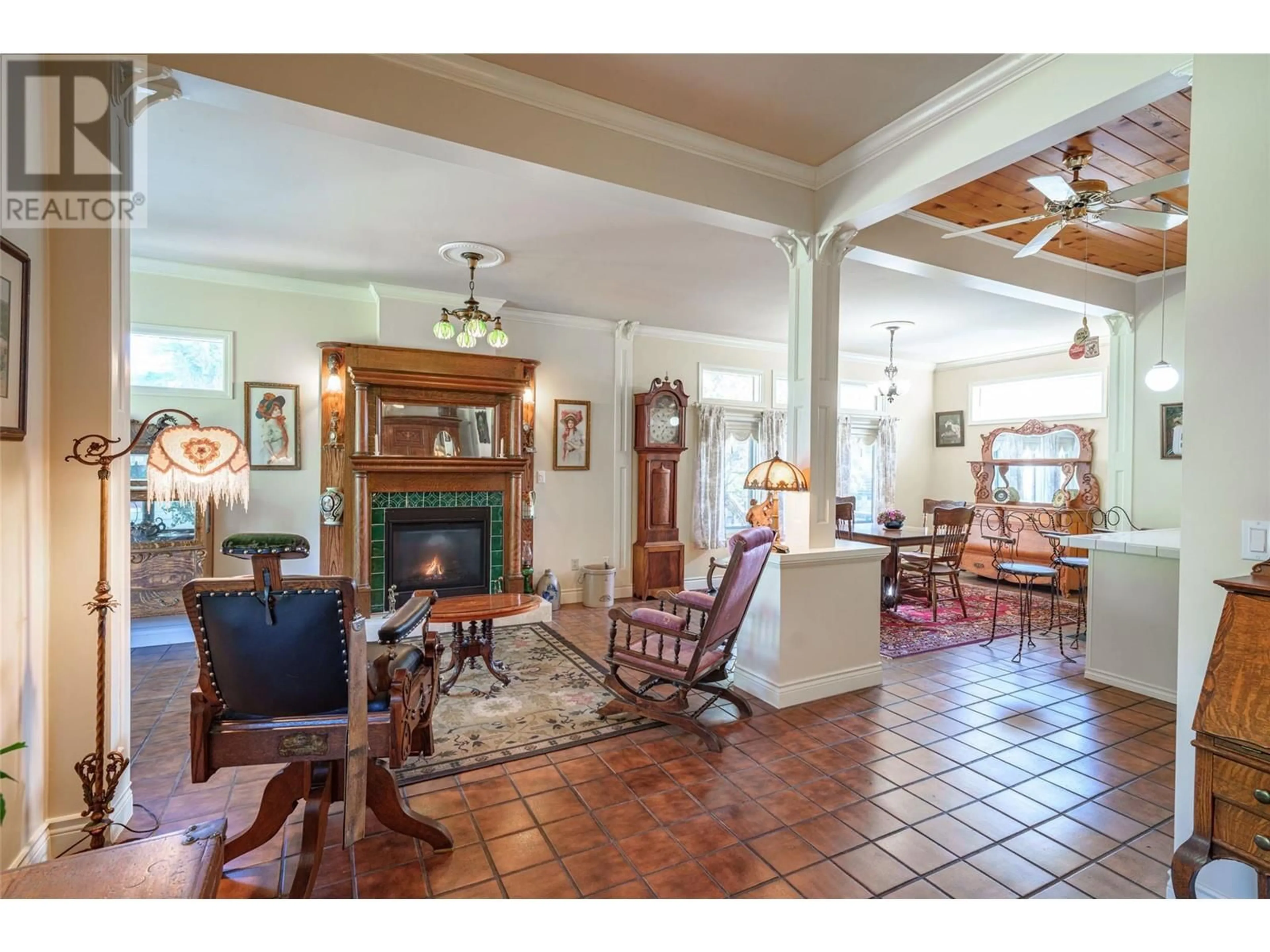 Indoor foyer for 2905 Rosedale Avenue, Armstrong British Columbia V0E1B1