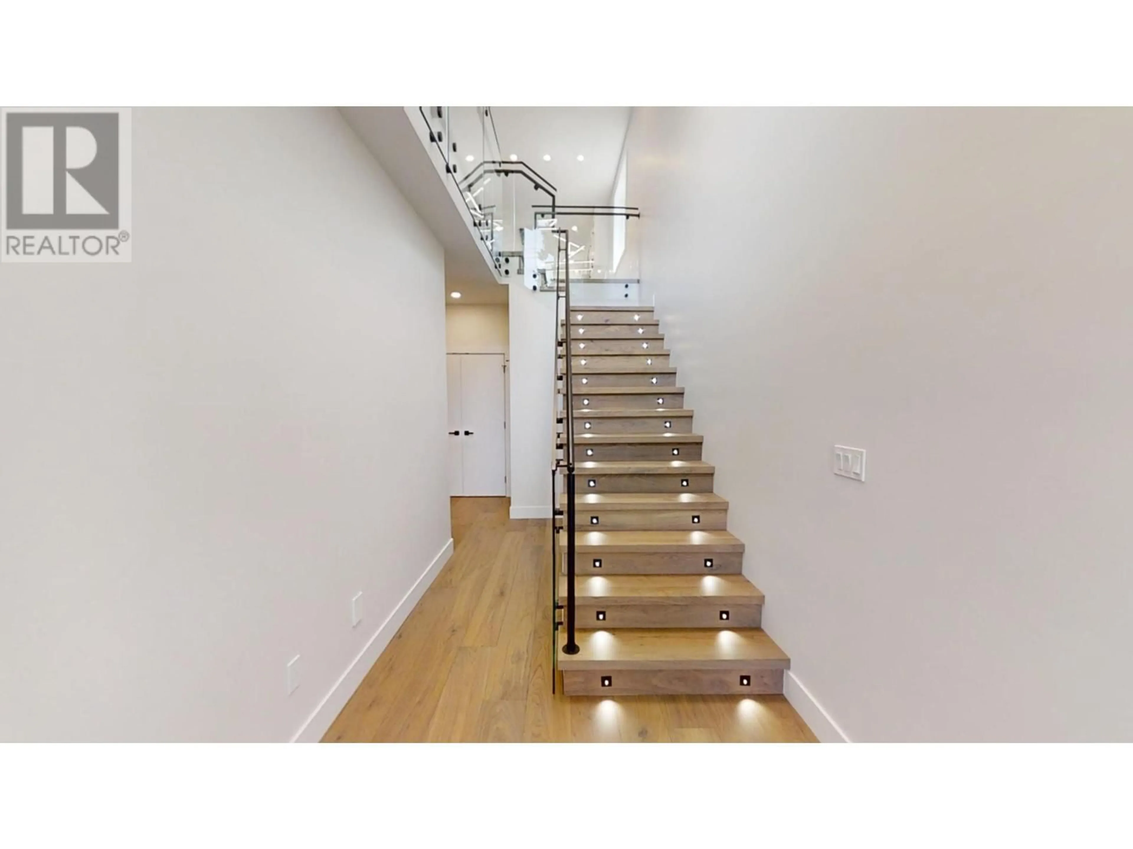 Stairs for 2967 GILBERT Road, Kamloops British Columbia V2B7A9