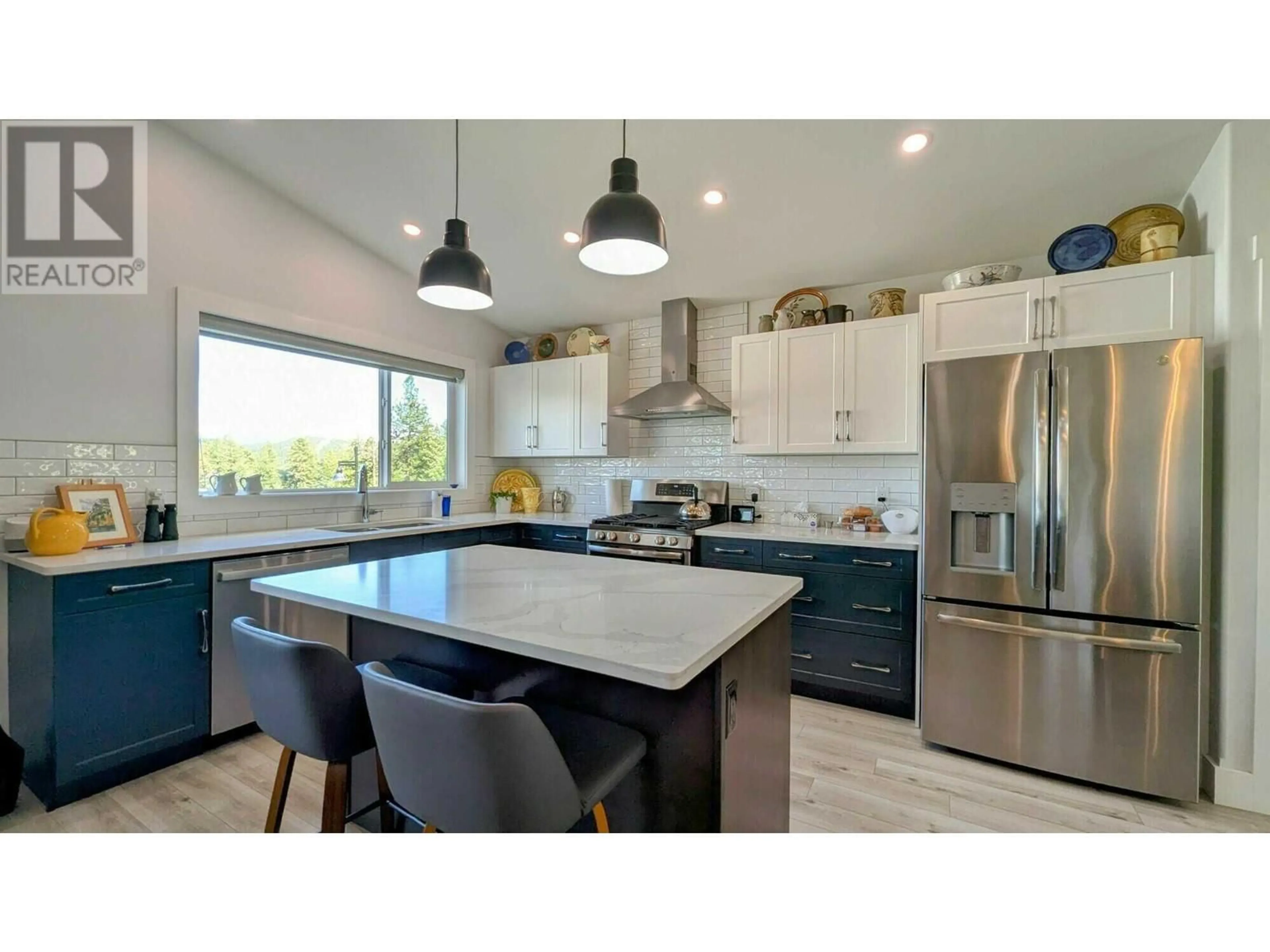 Contemporary kitchen, ceramic/tile floor for 301 Legacy Lookout, Cranbrook British Columbia V1C0E4