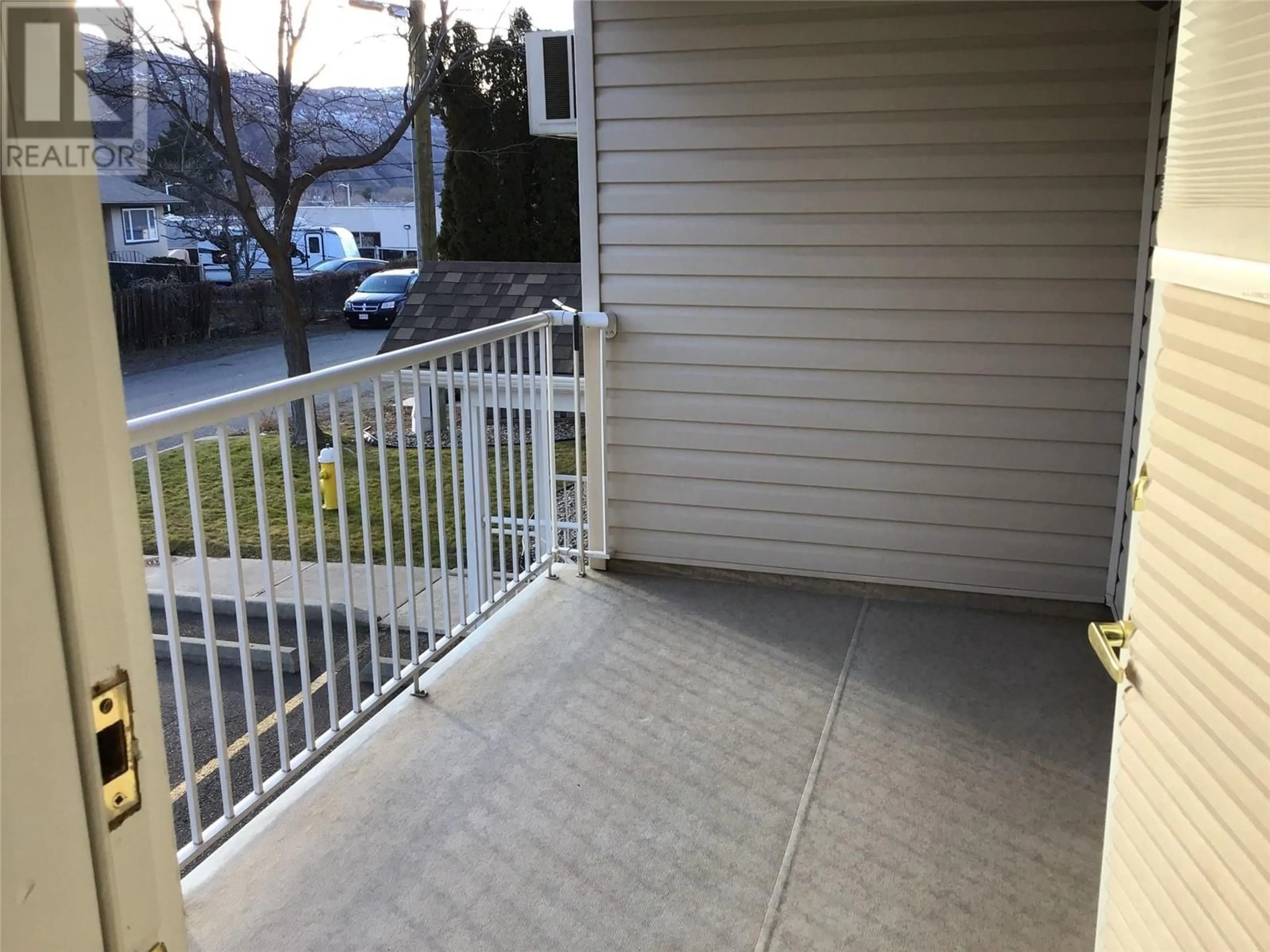 Patio, street for 209 - 120 VERNON AVENUE, Kamloops British Columbia V2B1L6