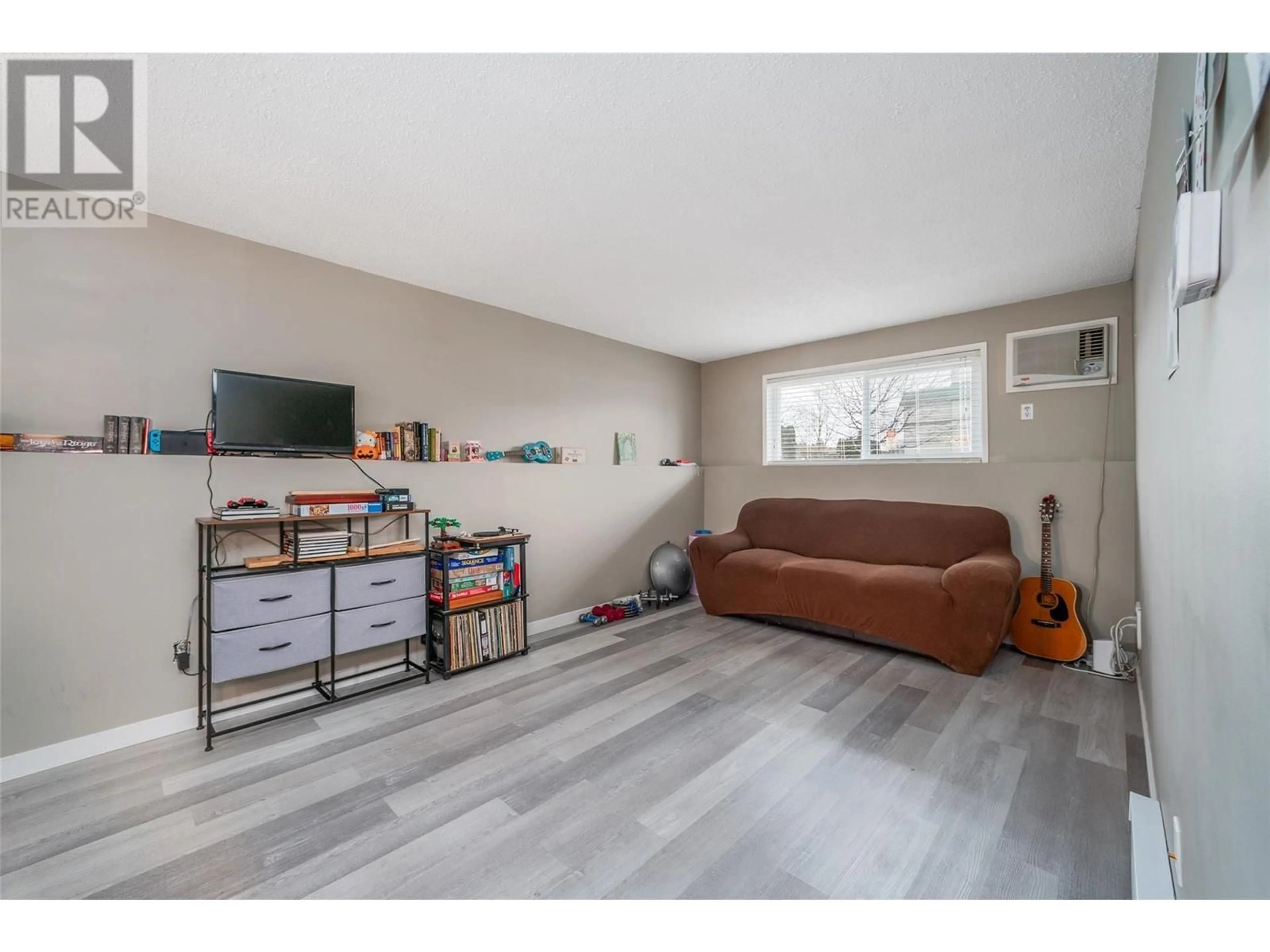 A pic of a room for 130 Skaha Place Unit# 105, Penticton British Columbia V2A7J6