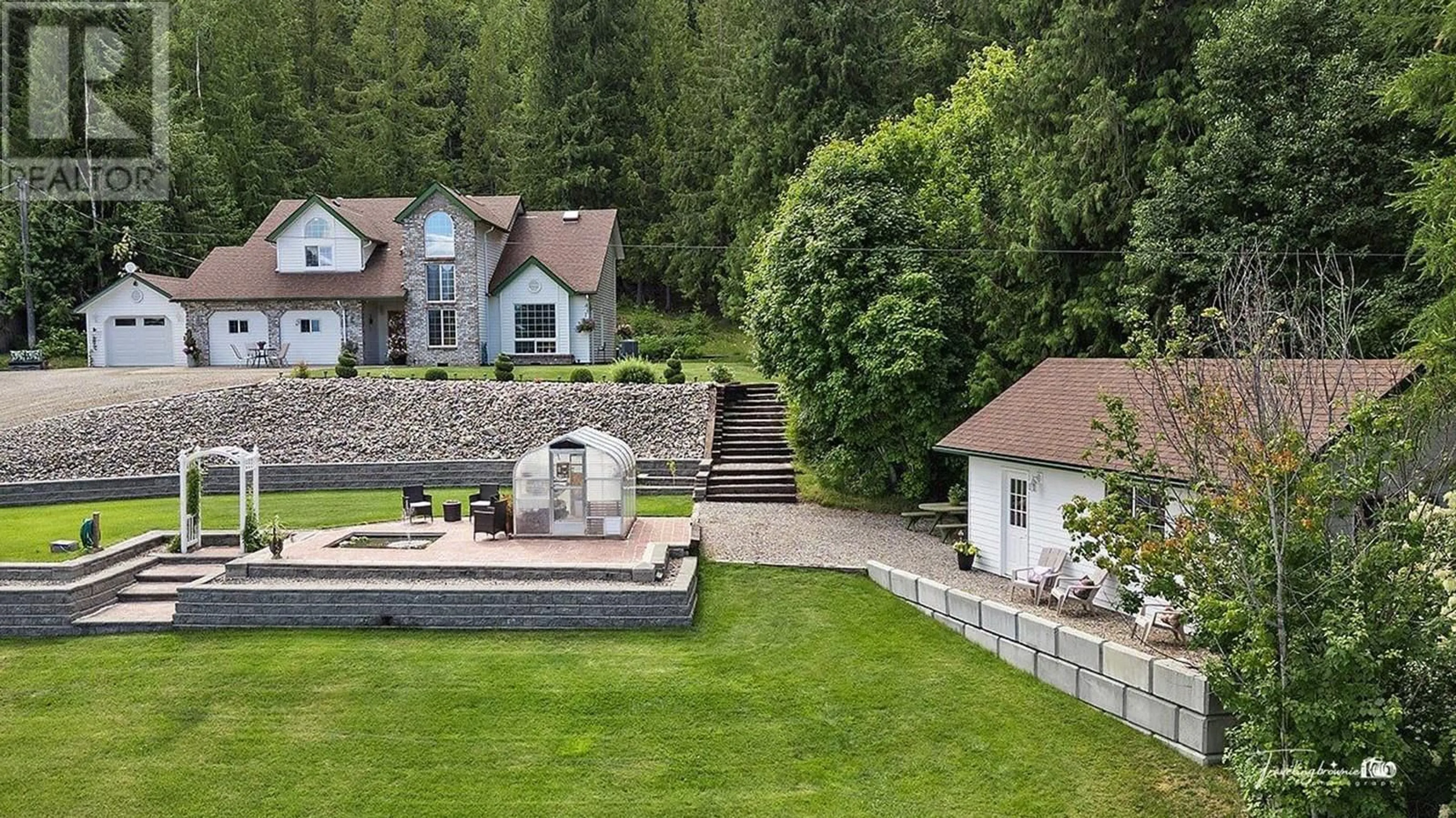 A pic from outside/outdoor area/front of a property/back of a property/a pic from drone, mountain view for 931 PETERMAN Road, Creston British Columbia V0B1G7