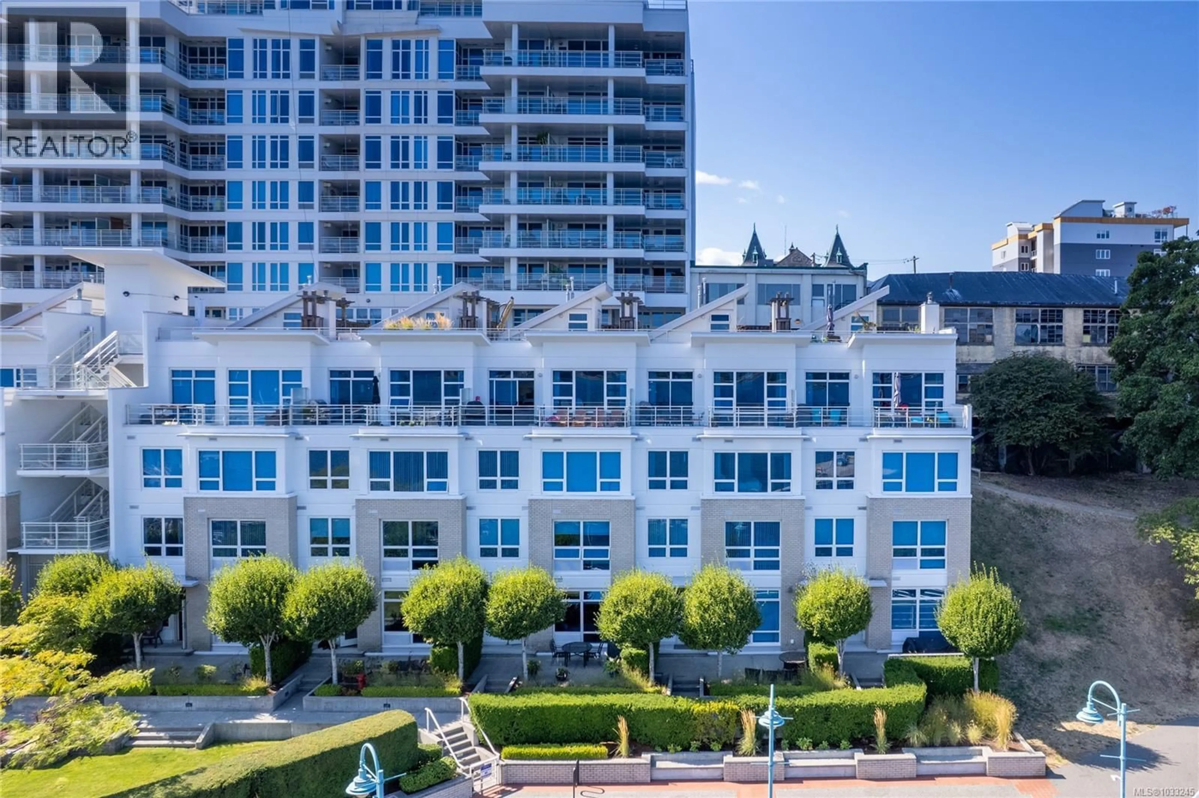 A pic from outside/outdoor area/front of a property/back of a property/a pic from drone, city buildings view from balcony for TH25 - 38 FRONT STREET, Nanaimo British Columbia V9R0B8