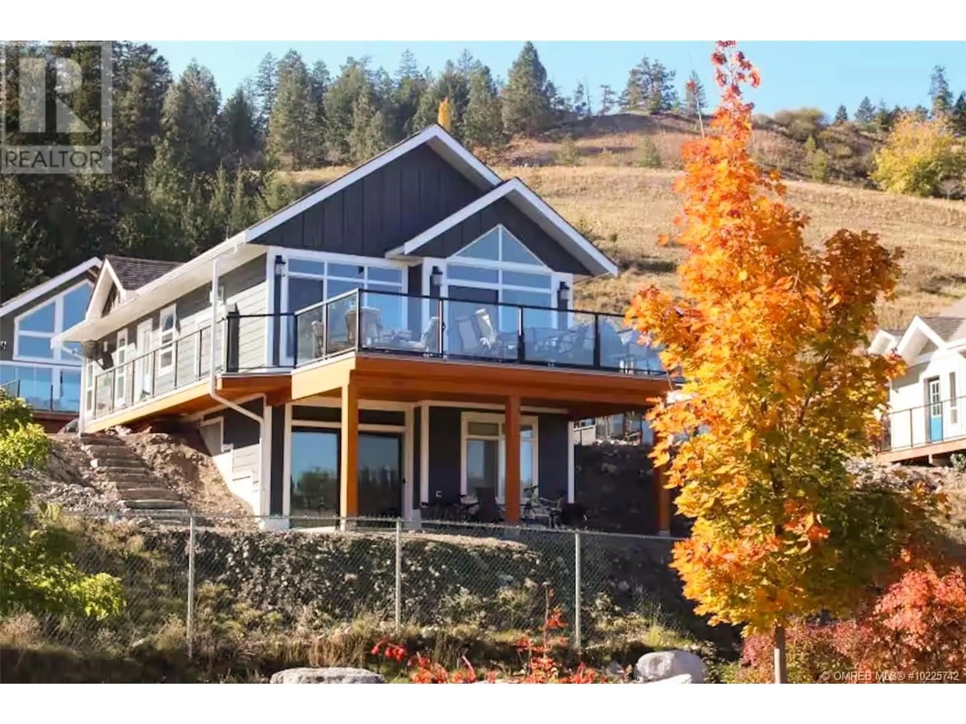 Home with vinyl exterior material, mountain view for 6835 MADRID WAY, Kelowna British Columbia V1Z3R8