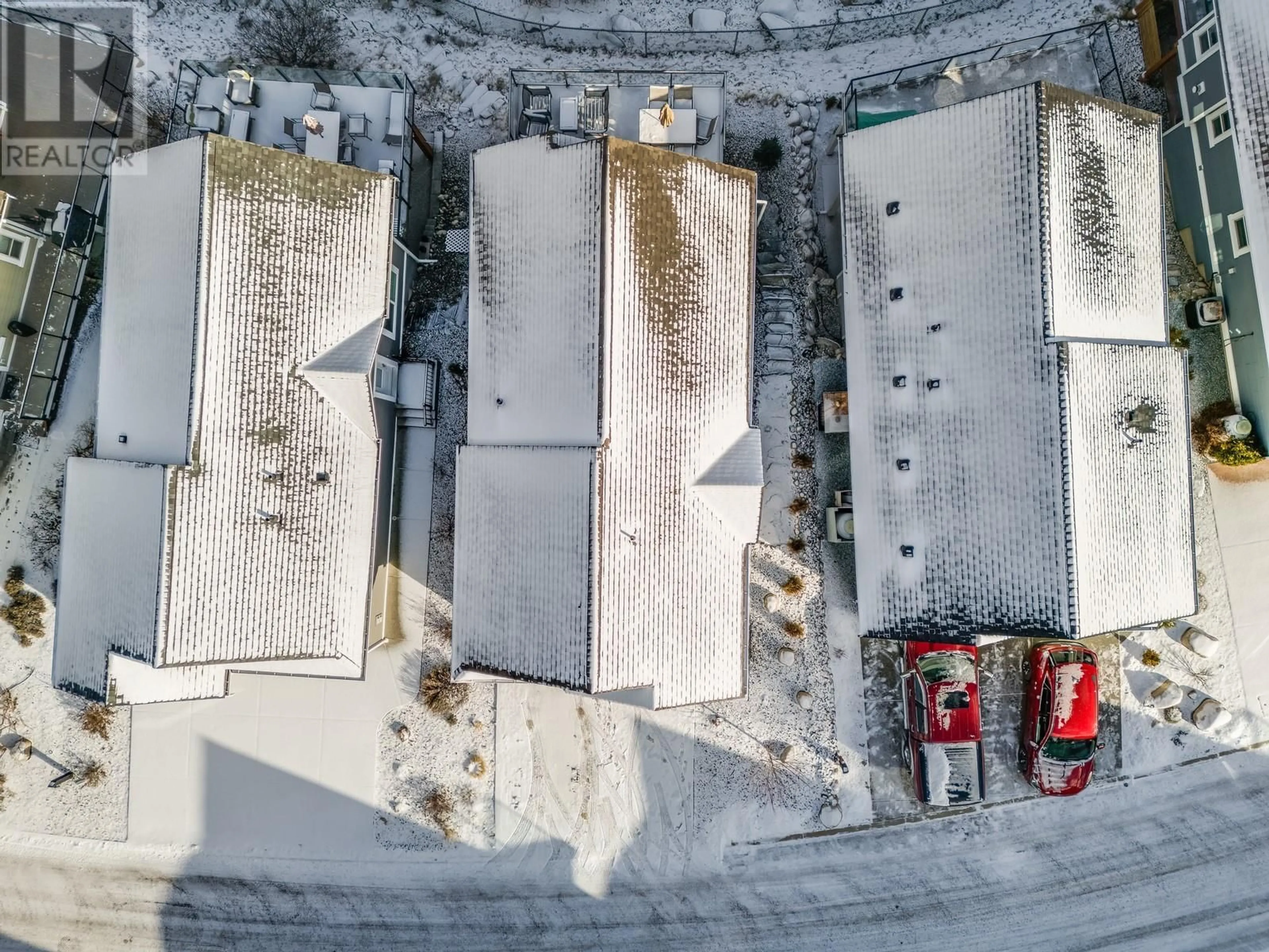 A pic from outside/outdoor area/front of a property/back of a property/a pic from drone, street for 6835 MADRID WAY, Kelowna British Columbia V1Z3R8